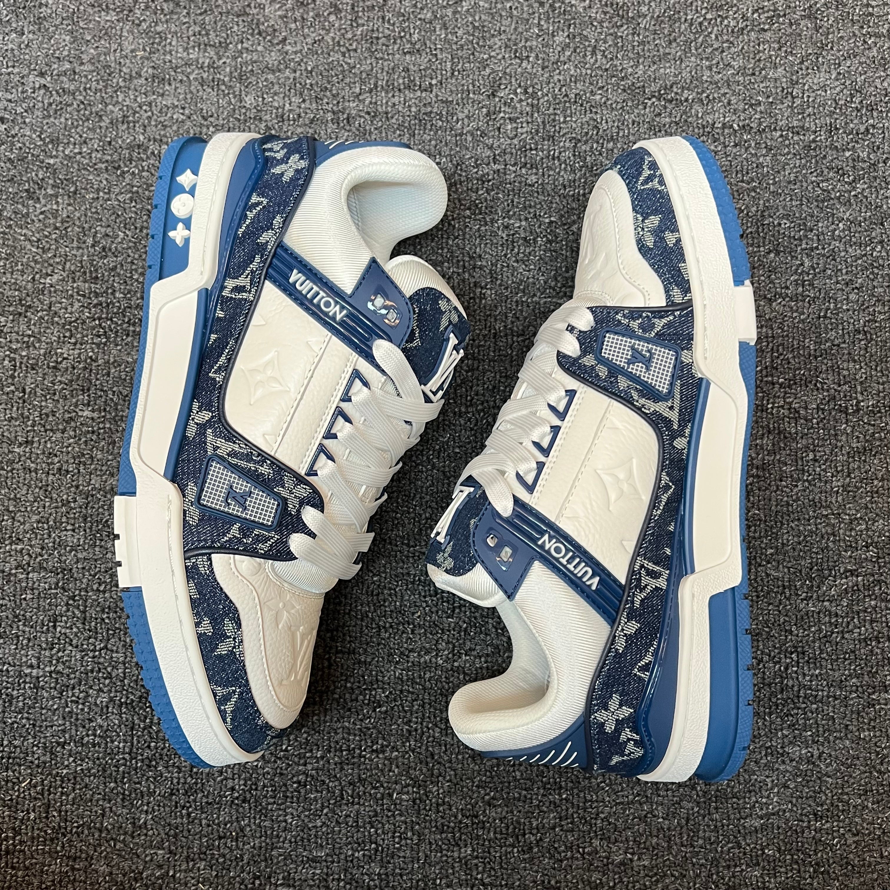 LOUIS VUITTON Trainer navy