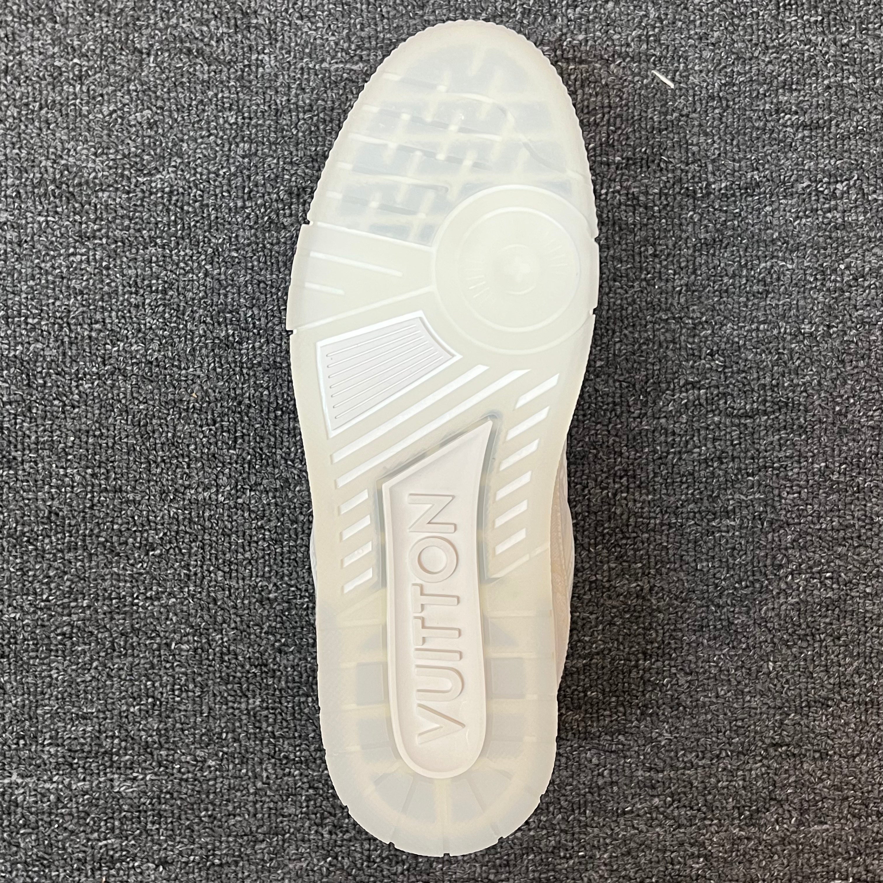 LOUIS VUITTON Trainer Off-white