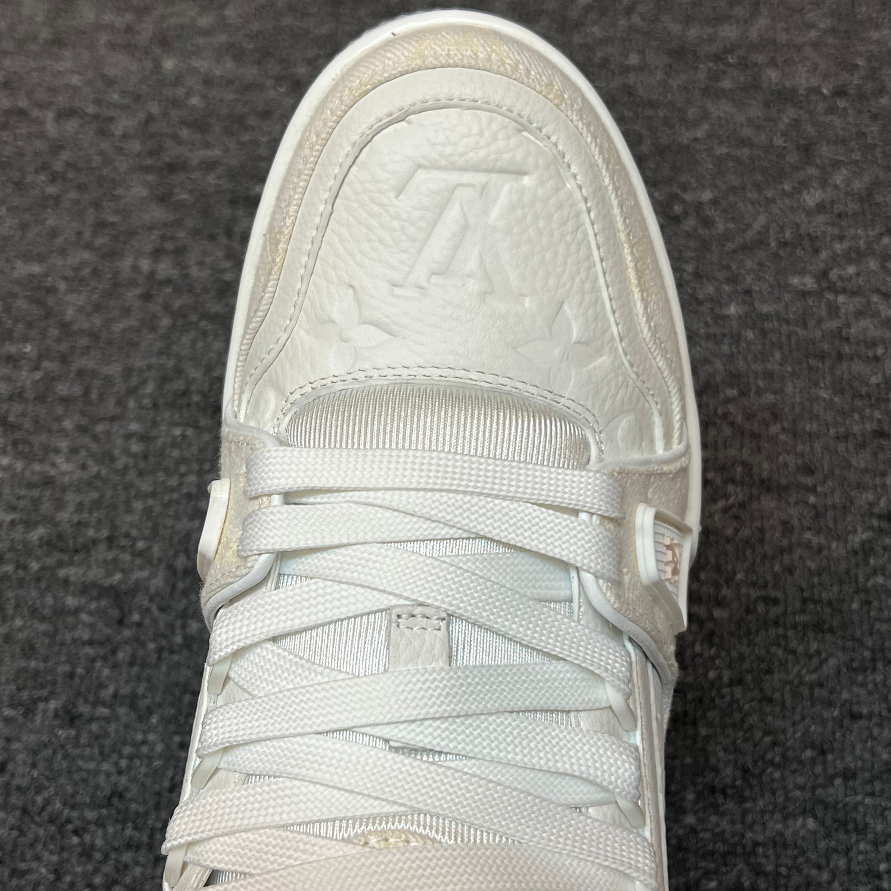 LOUIS VUITTON Trainer Off-white