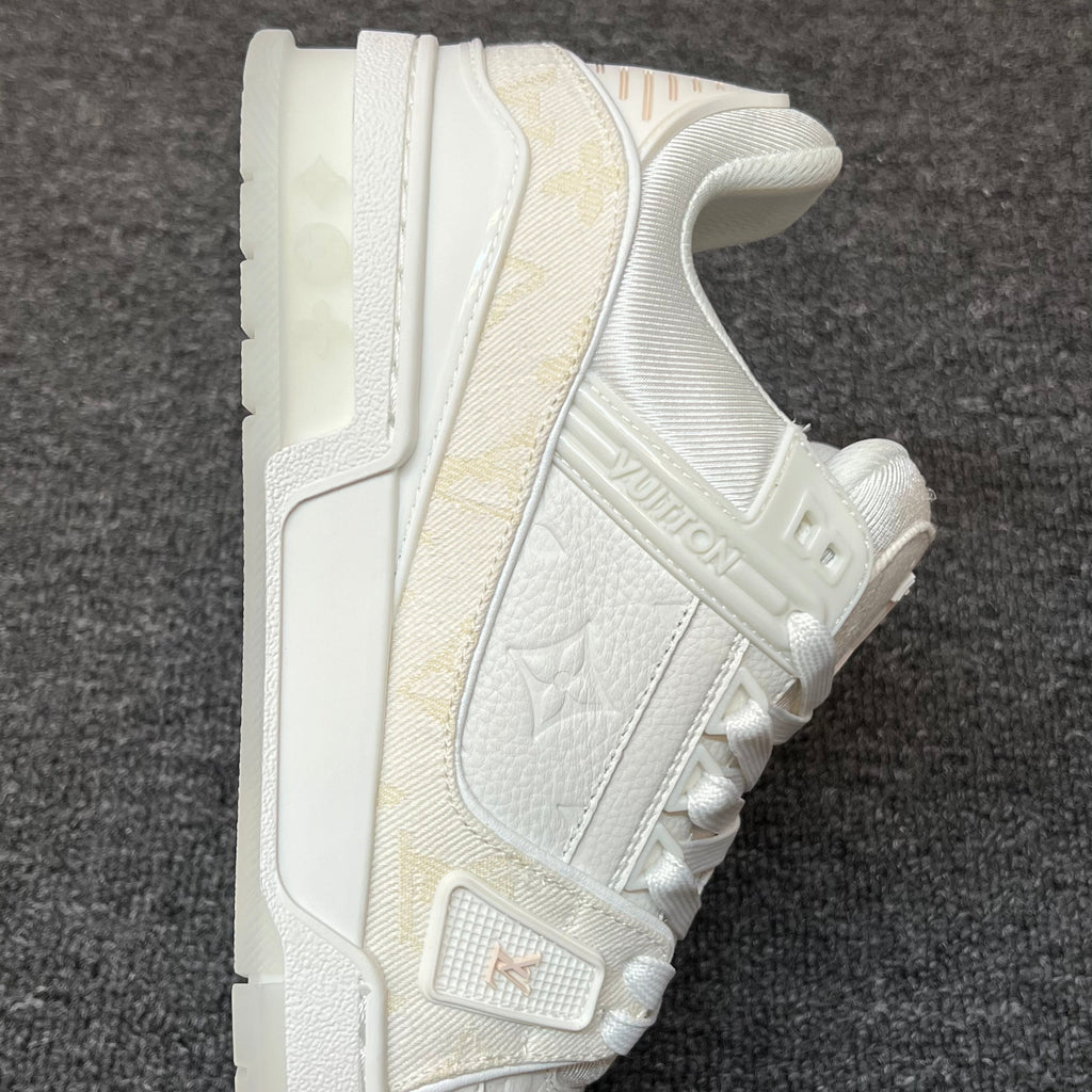 LOUIS VUITTON Trainer Off-white