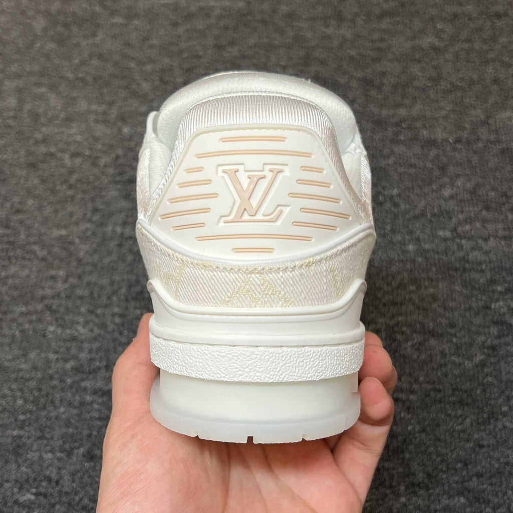 LOUIS VUITTON Trainer Off-white
