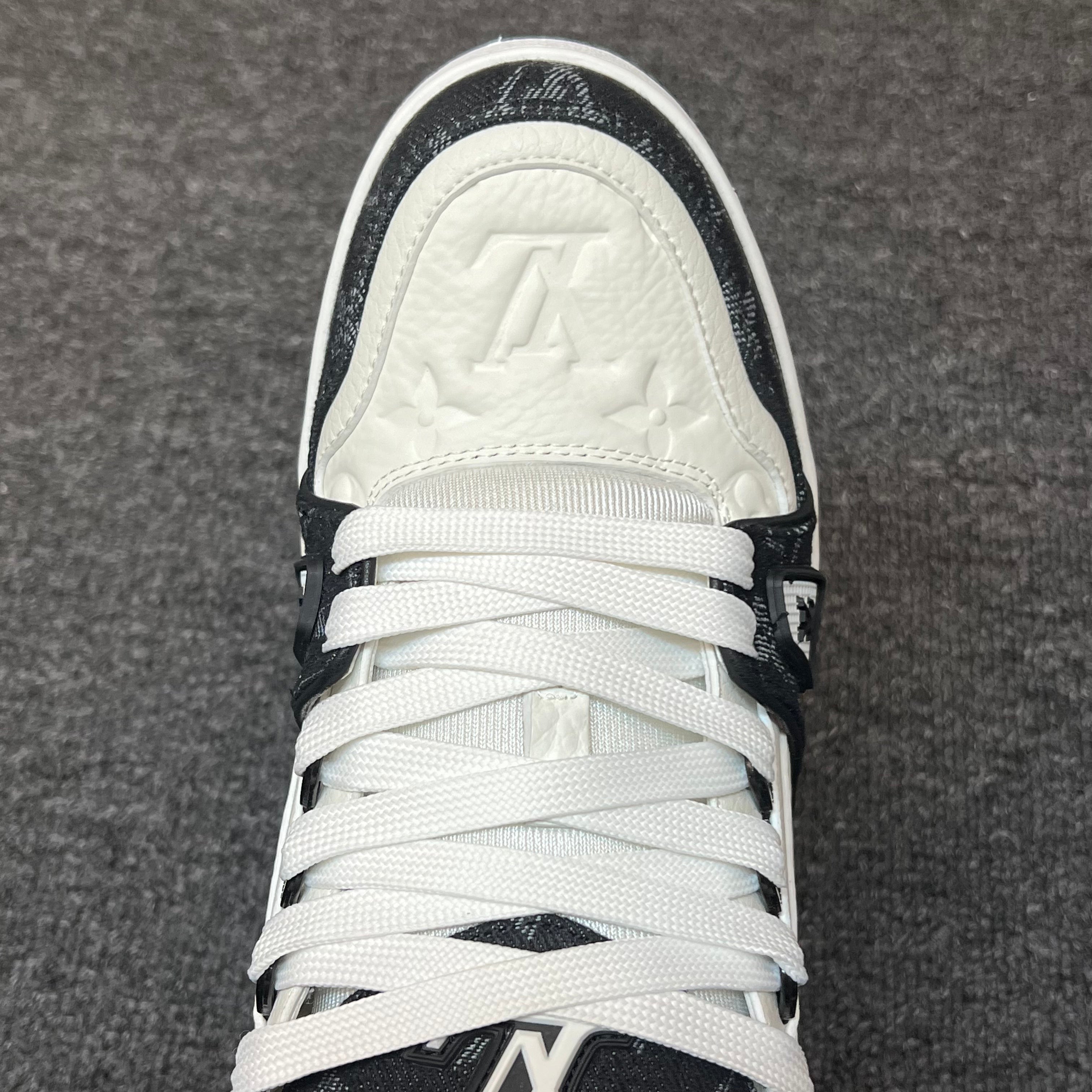 LOUIS VUITTON Trainer Black Cowboys