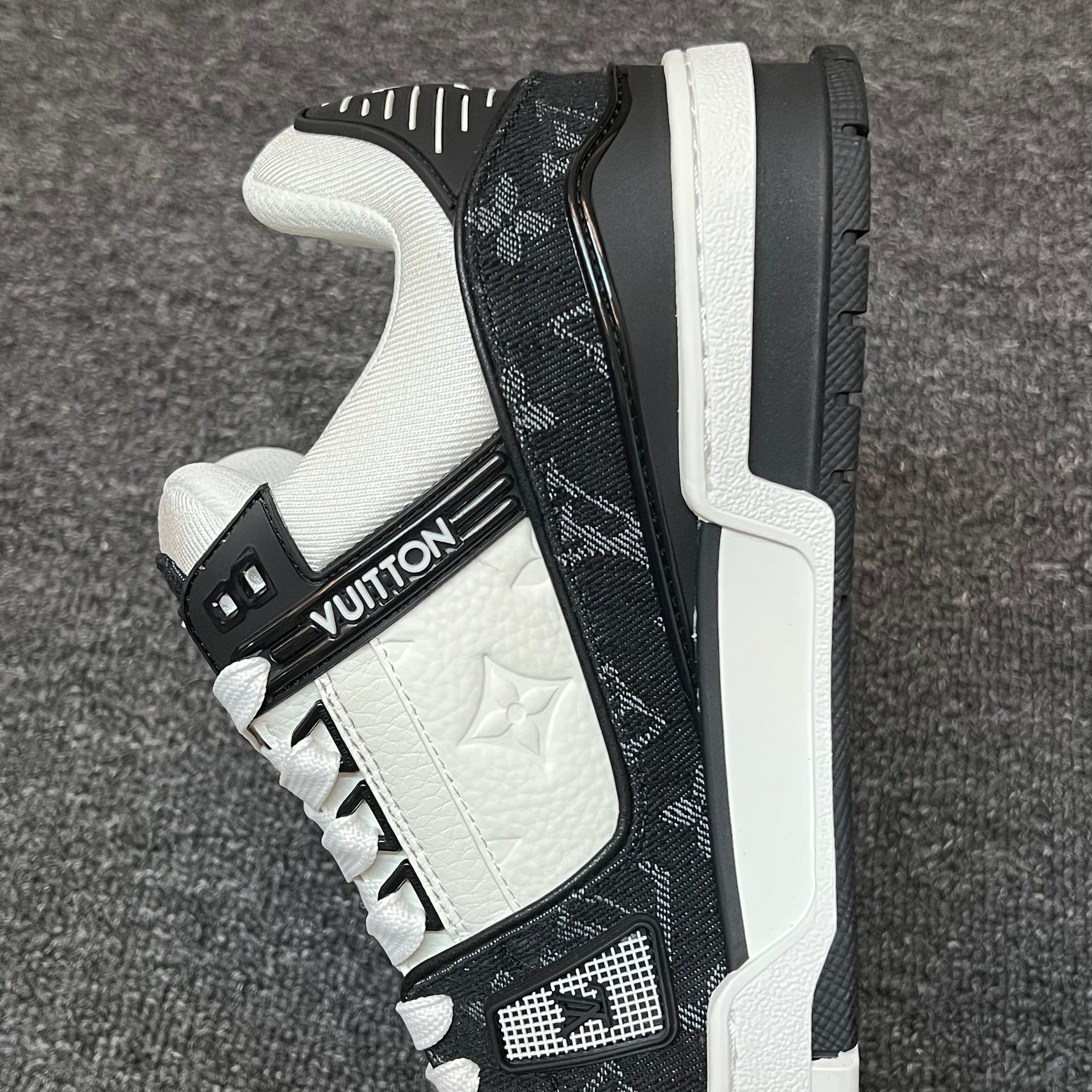 LOUIS VUITTON Trainer Black Cowboys