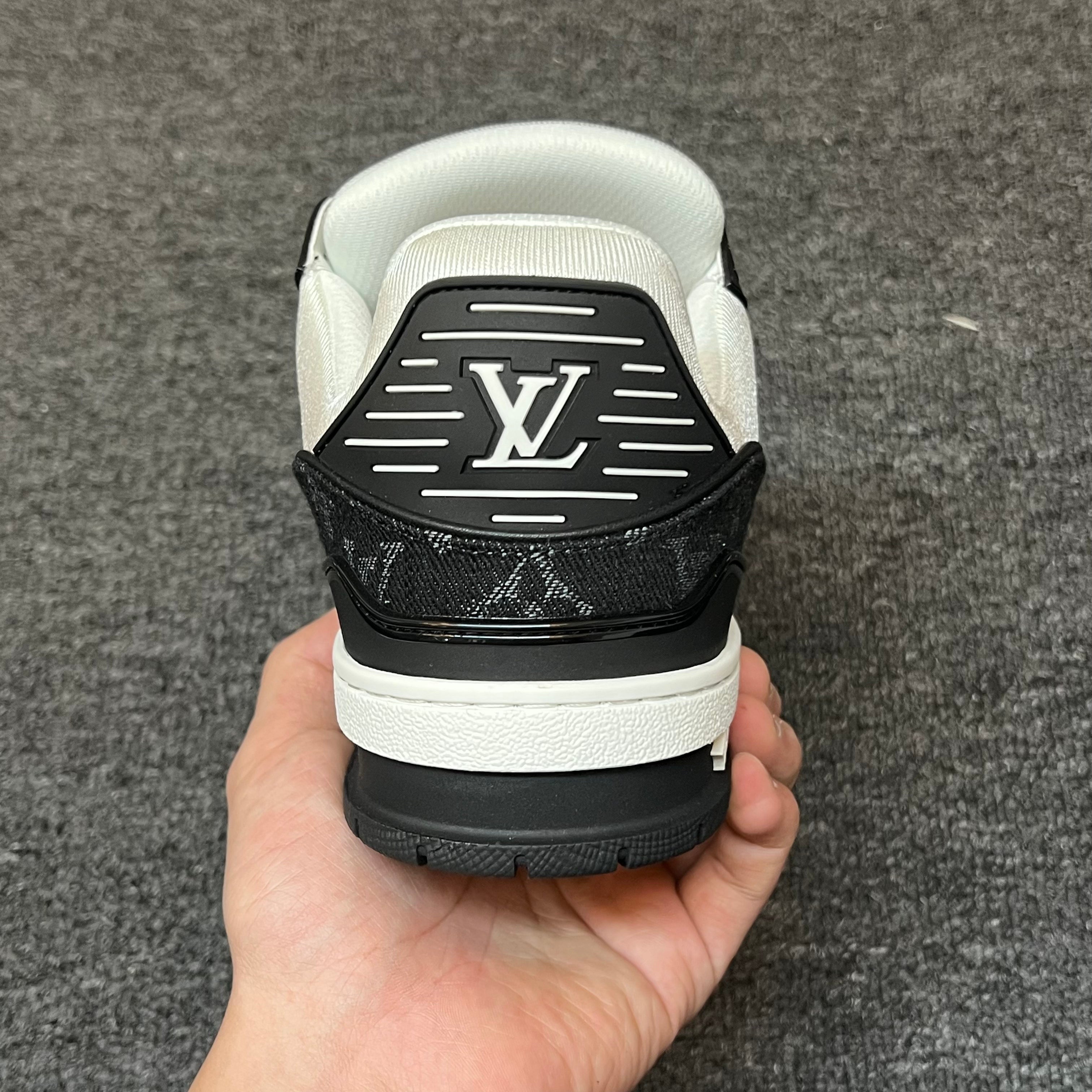 LOUIS VUITTON Trainer Black Cowboys