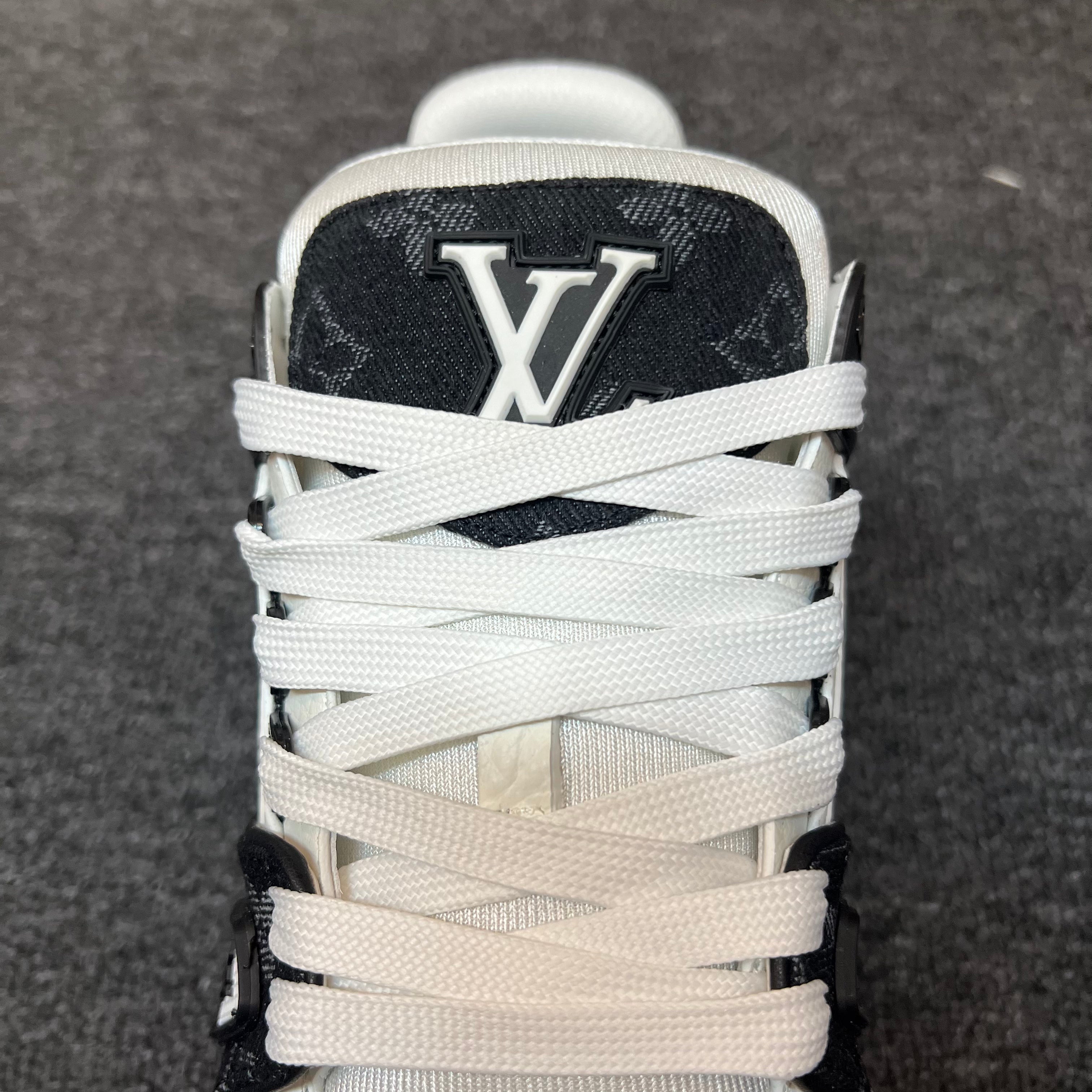 LOUIS VUITTON Trainer Black Cowboys