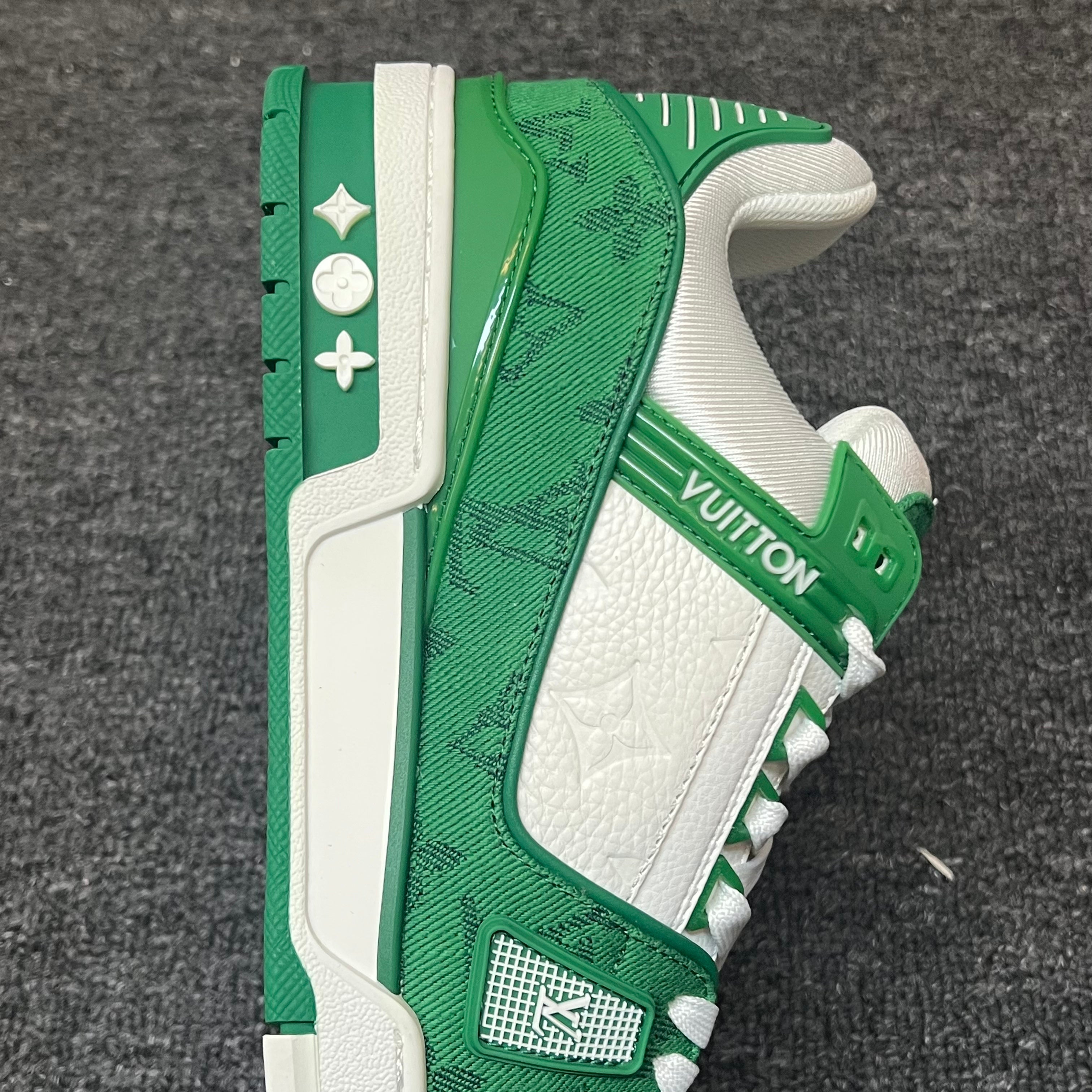 LOUIS VUITTON Trainer White green