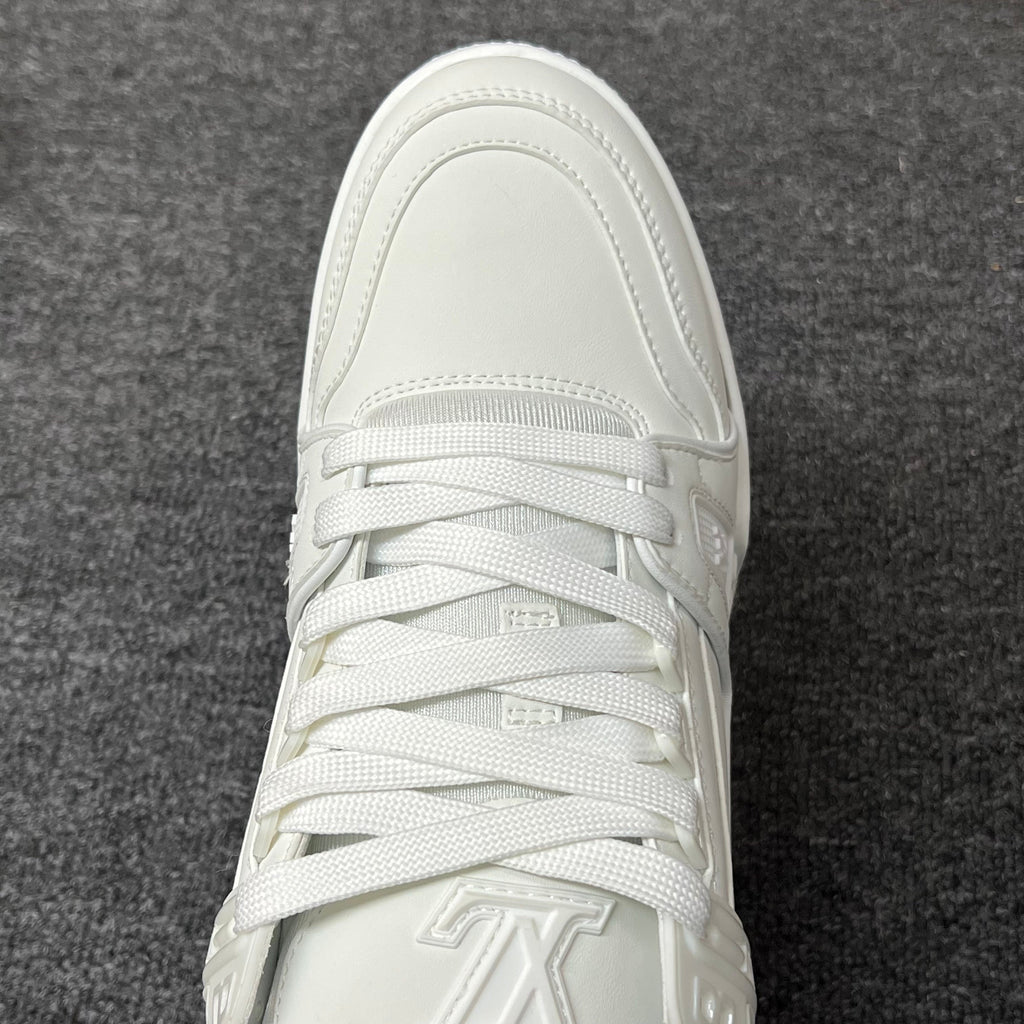 LOUIS VUITTON Trainer white