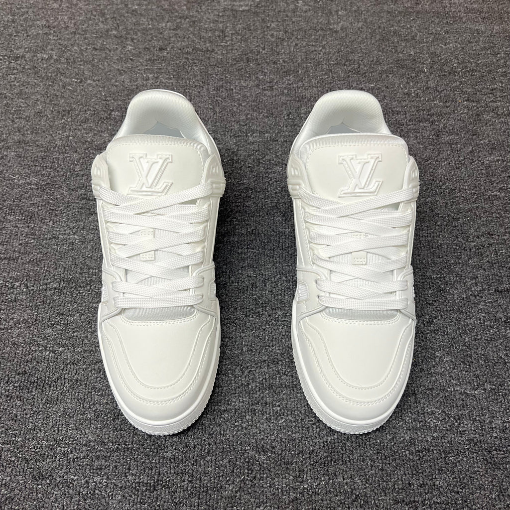 LOUIS VUITTON Trainer white