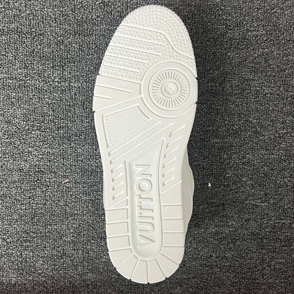 LOUIS VUITTON Trainer white