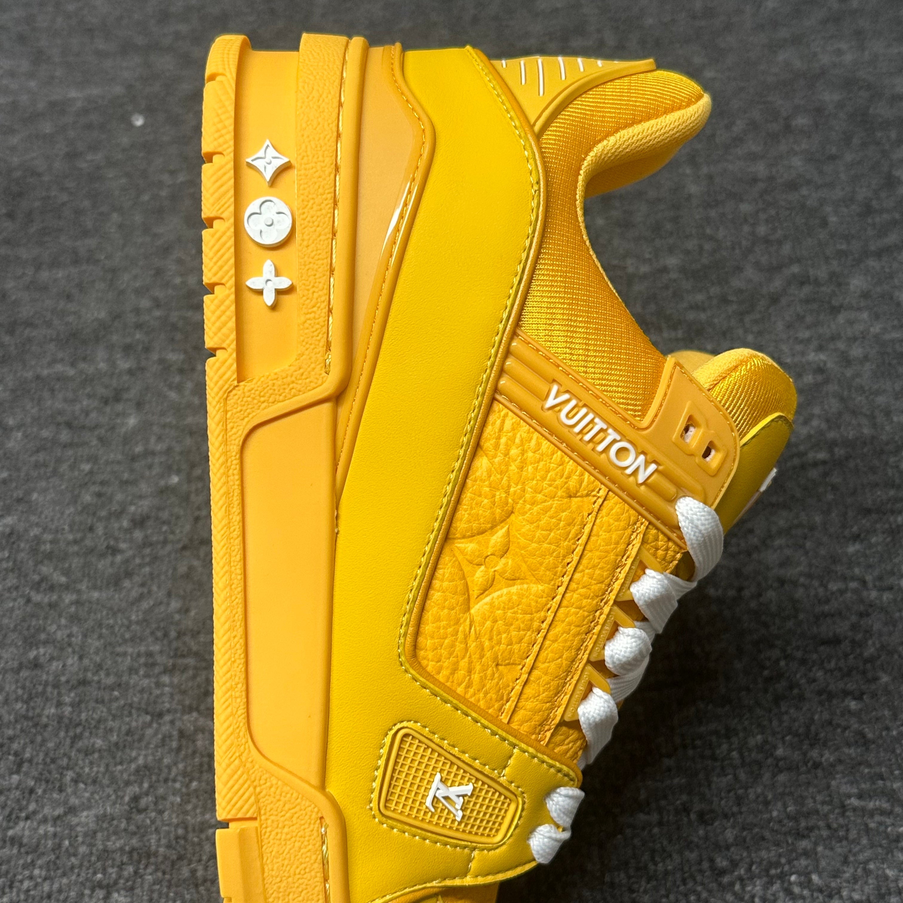LOUIS VUITTON Trainer yellow