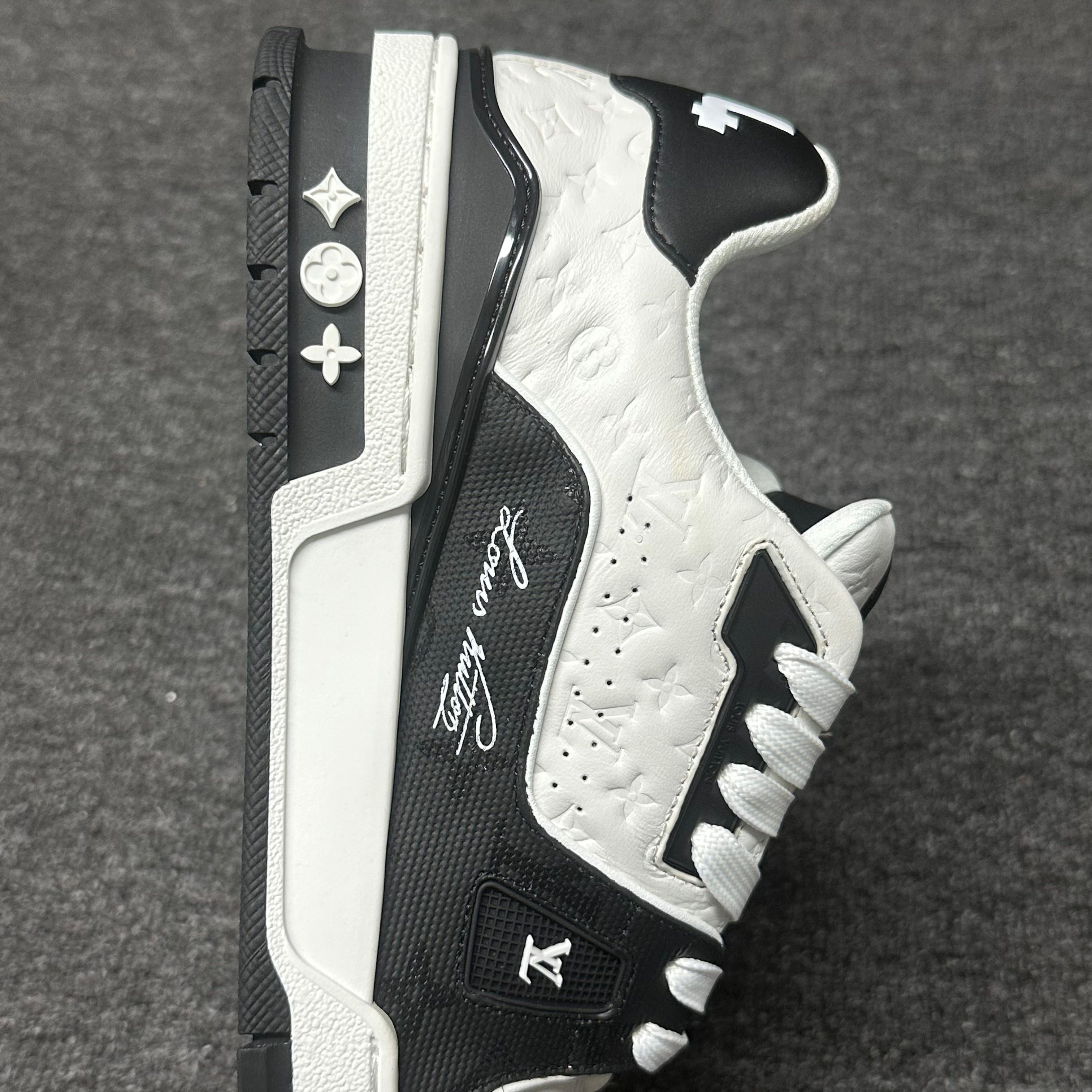 LOUIS VUITTON BOARD SKATES black and white