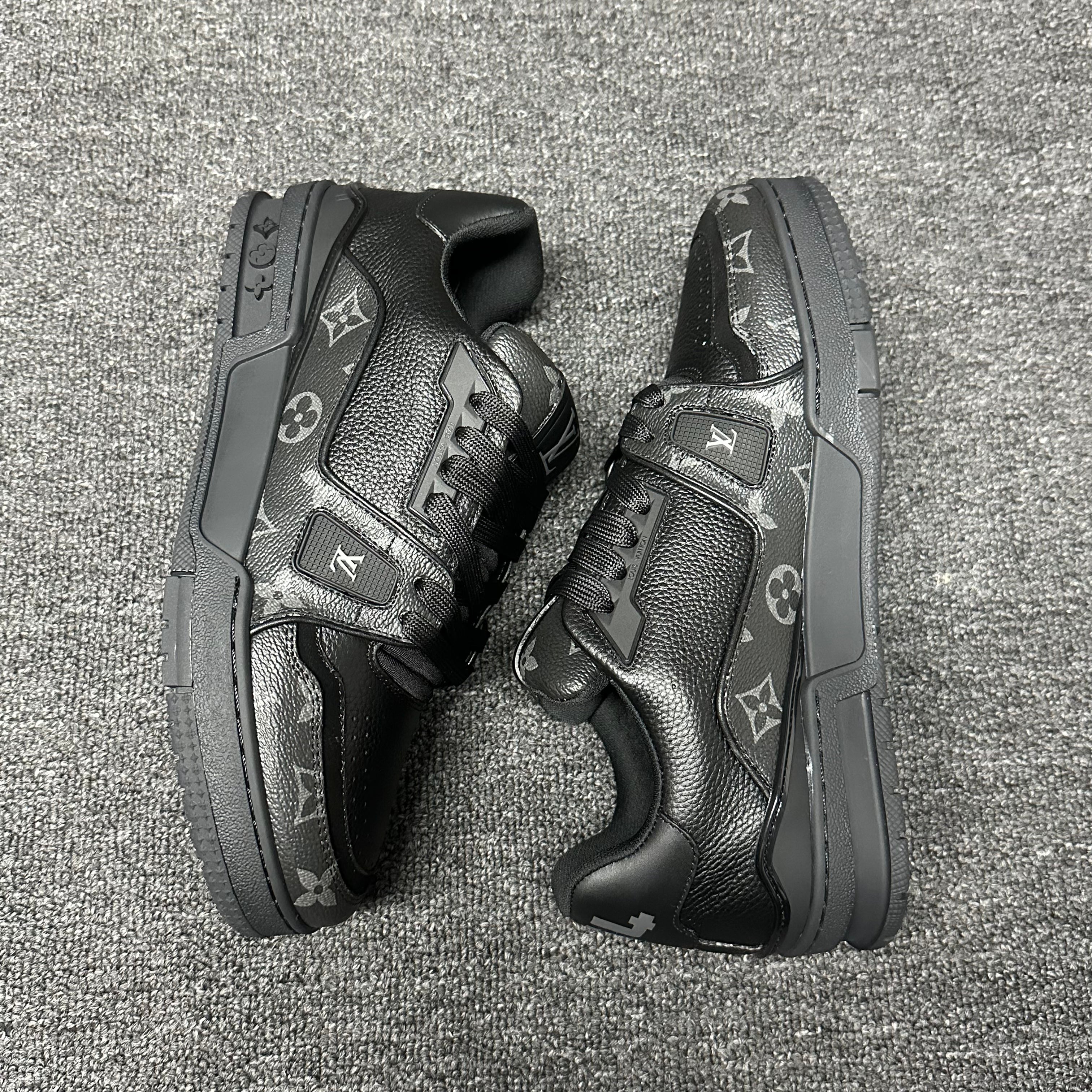 LOUIS VUITTON BOARD SKATES black