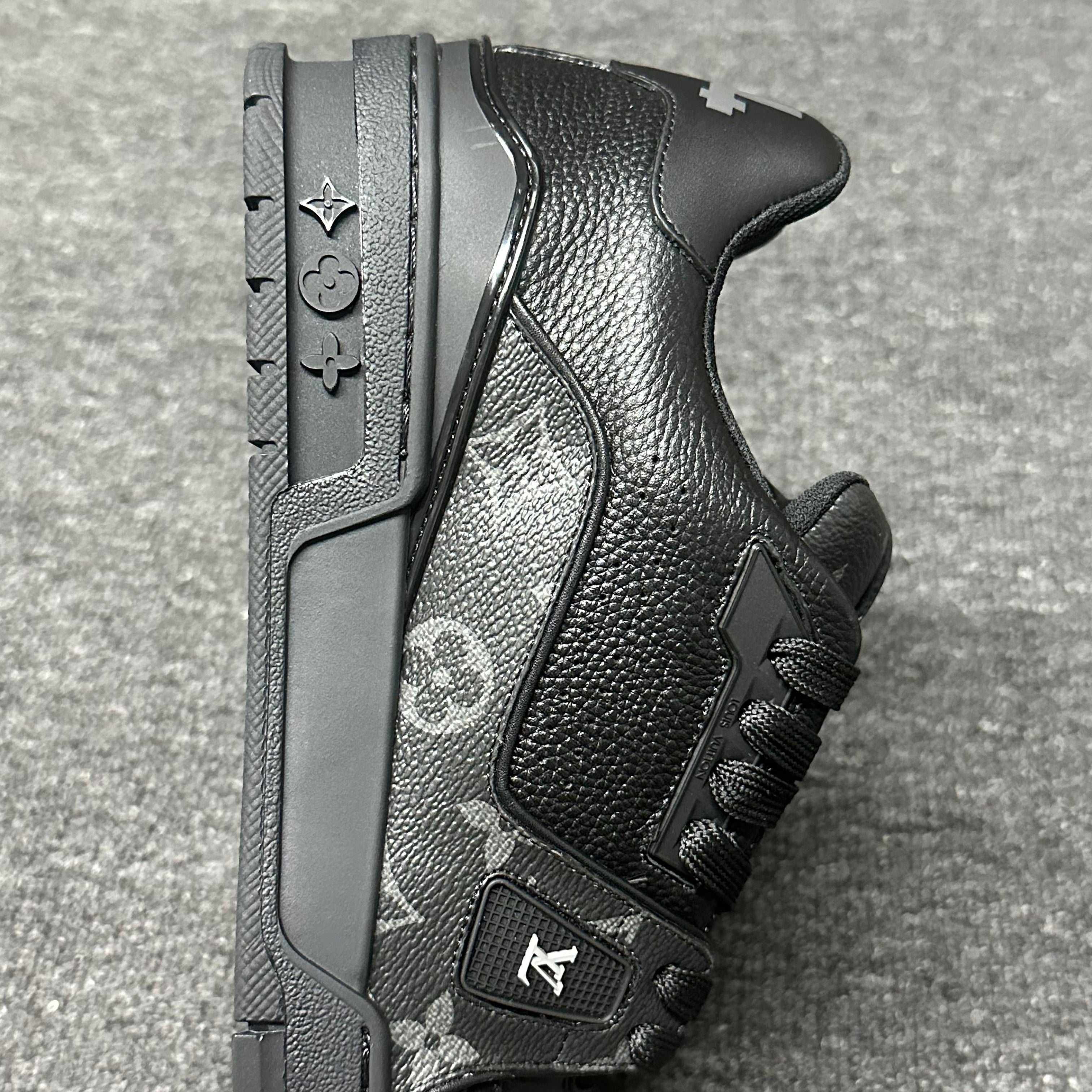 LOUIS VUITTON BOARD SKATES black
