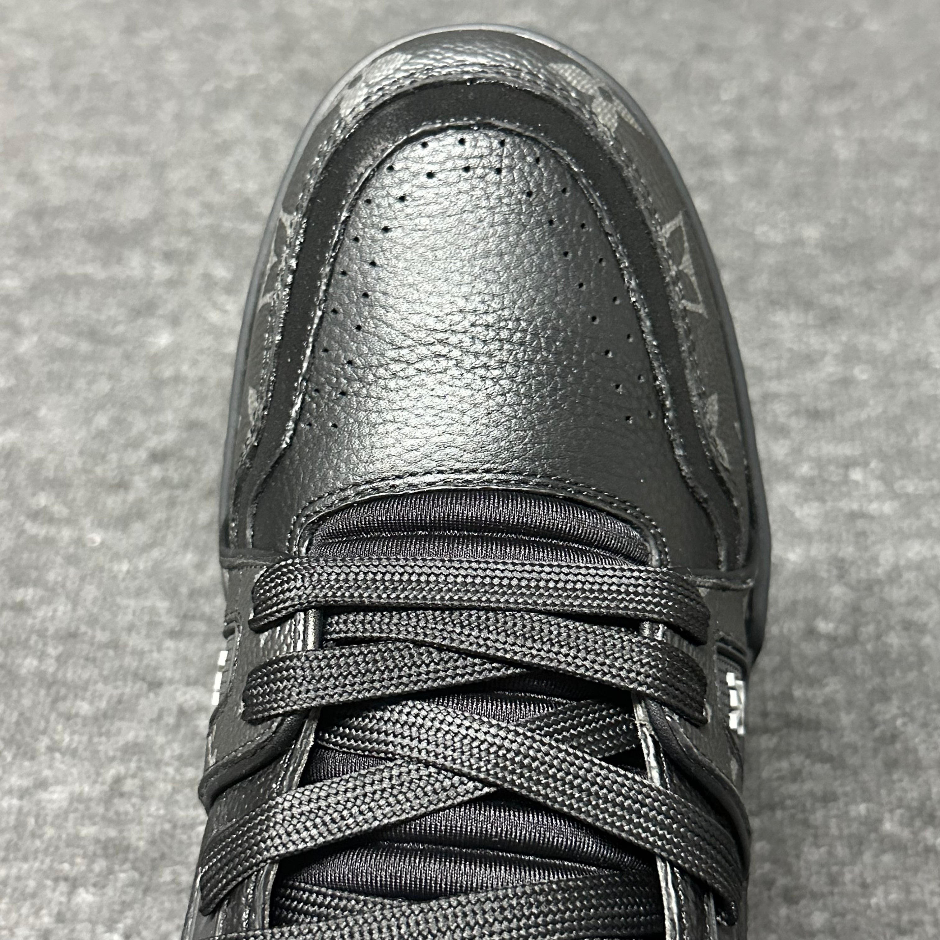 LOUIS VUITTON BOARD SKATES black