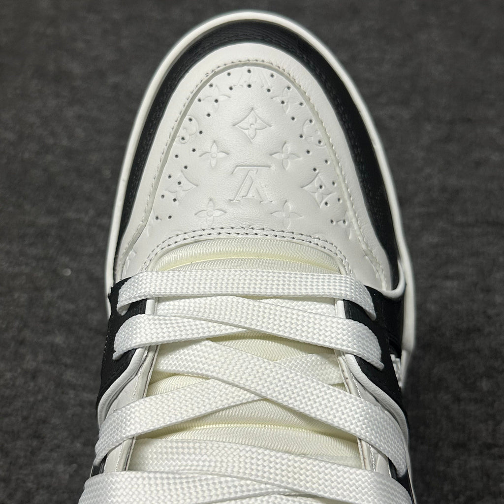 LOUIS VUITTON BOARD SKATES black and white