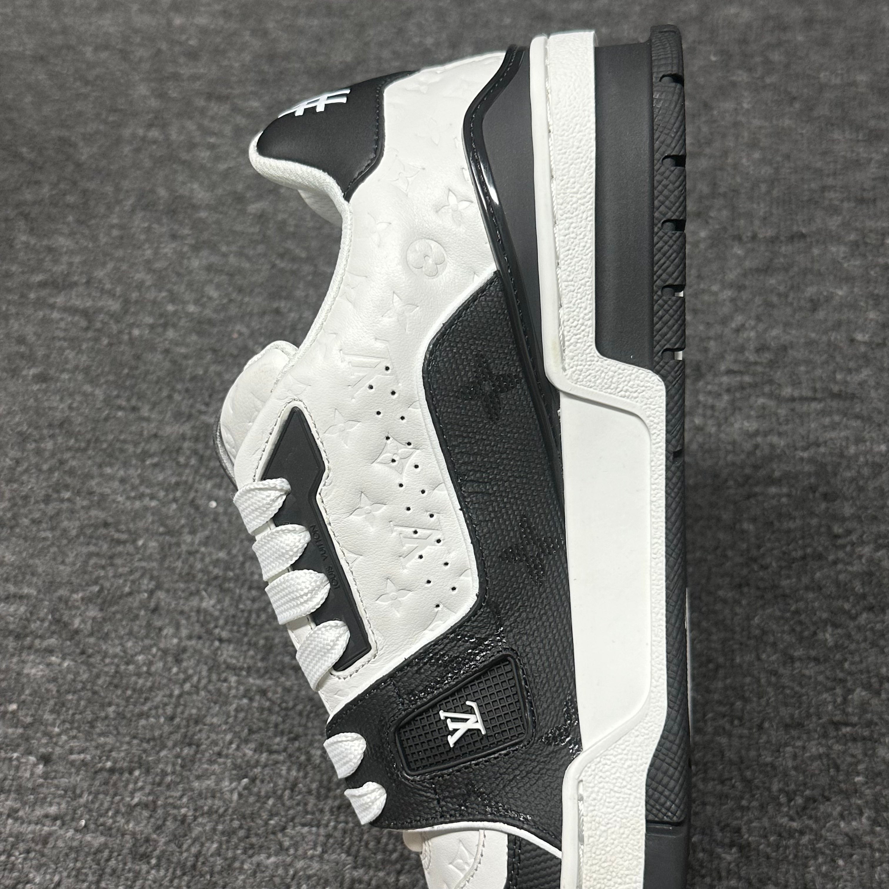 LOUIS VUITTON BOARD SKATES black and white