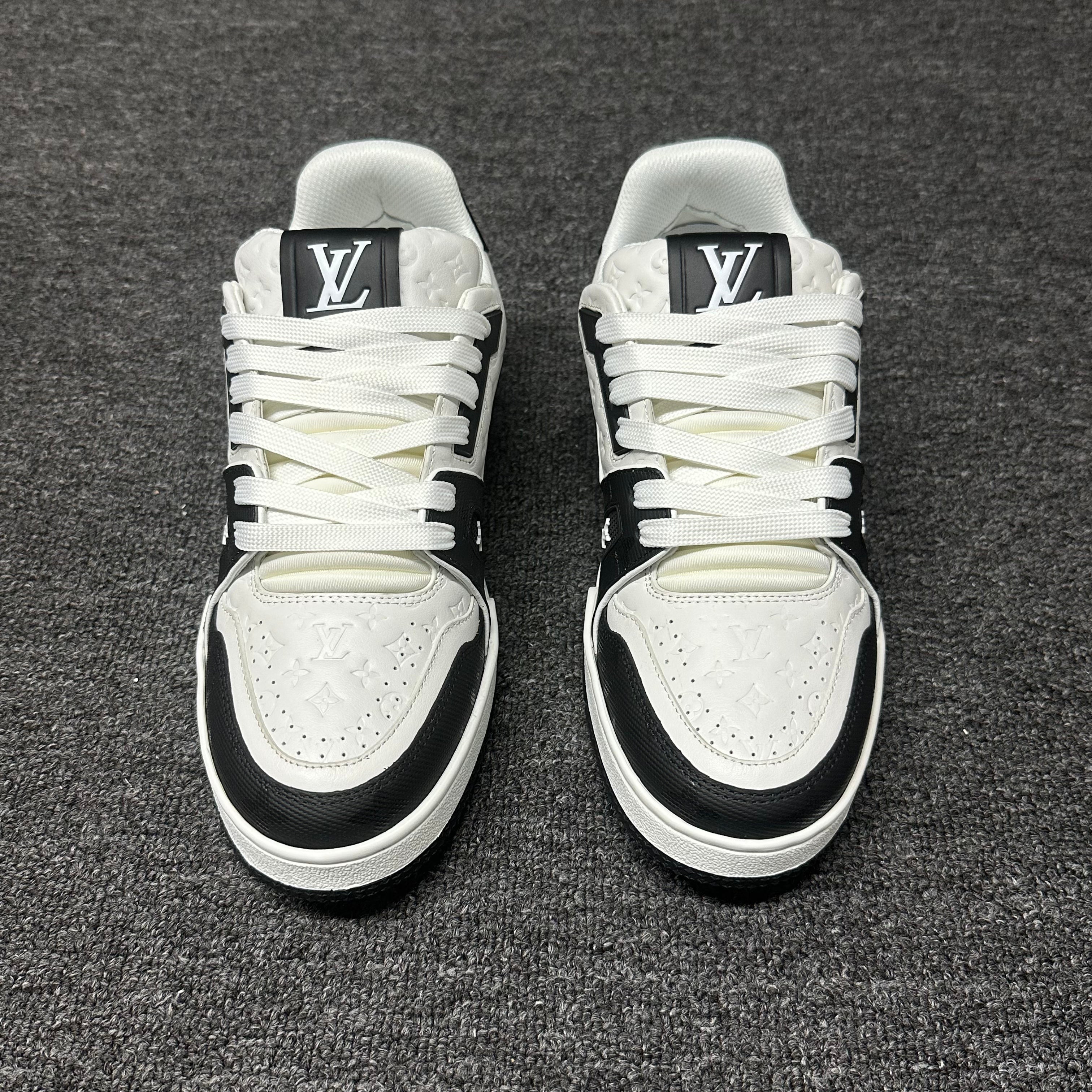 LOUIS VUITTON BOARD SKATES black and white