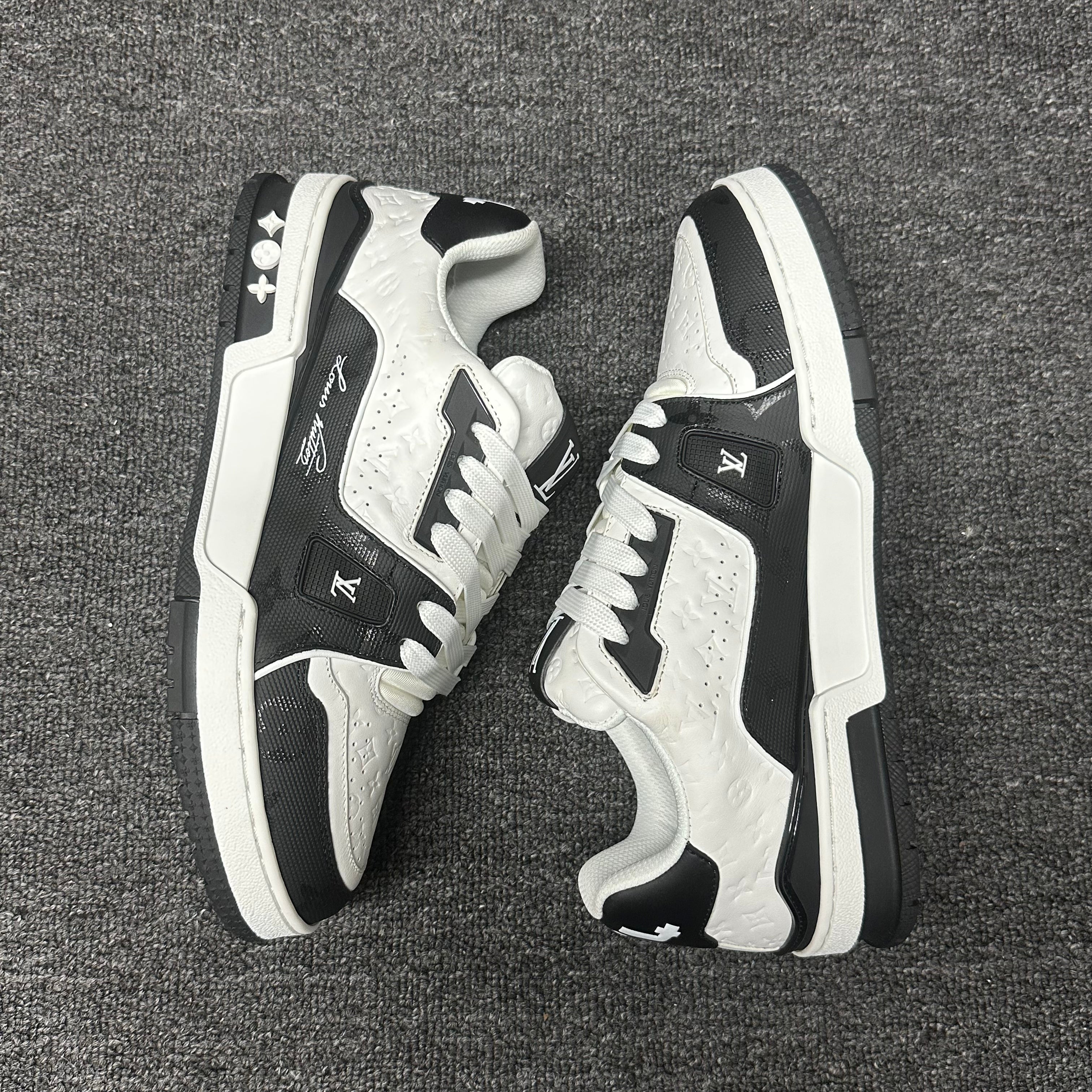 LOUIS VUITTON BOARD SKATES black and white
