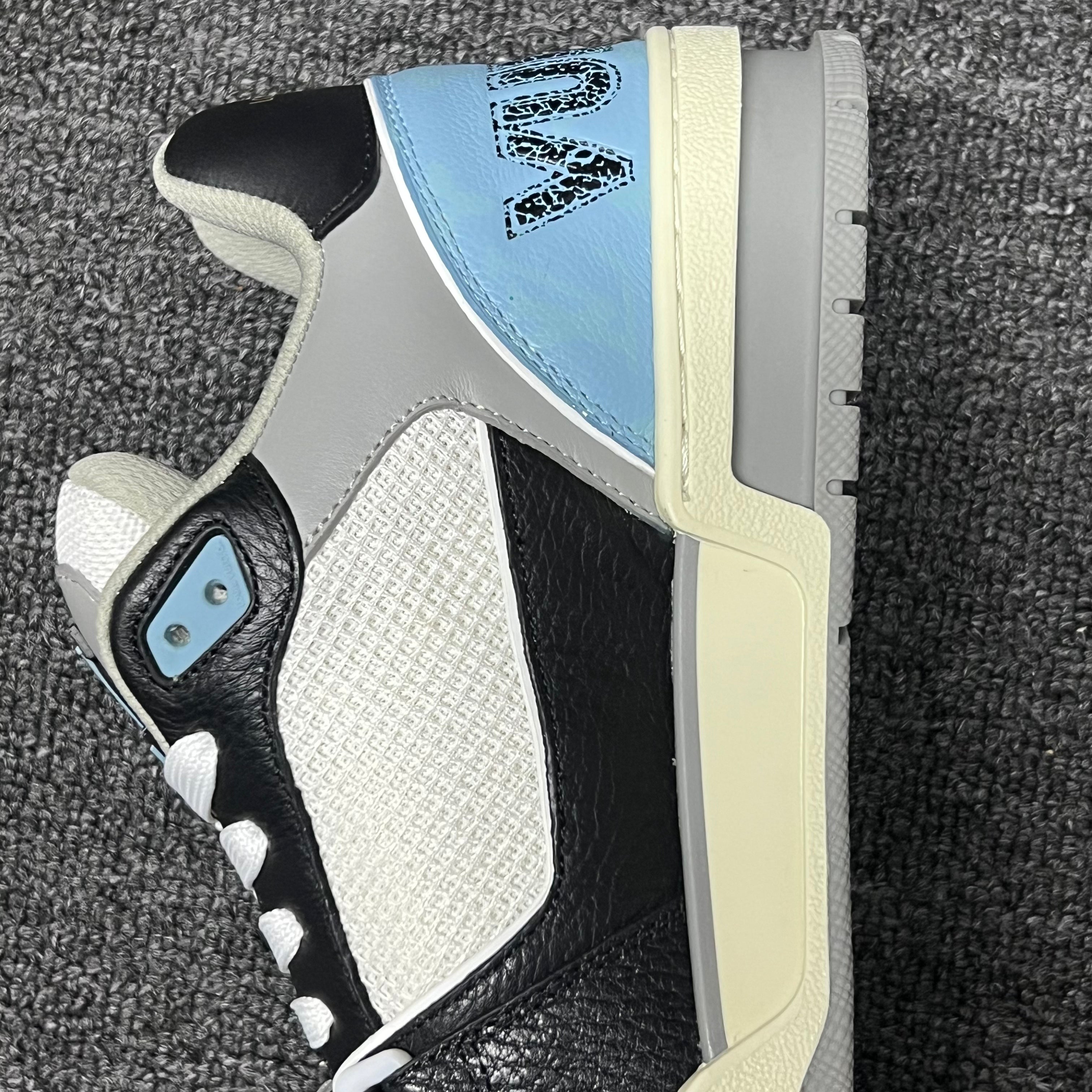 LOUIS VUITTON BOARD SKATES Gray-white-black