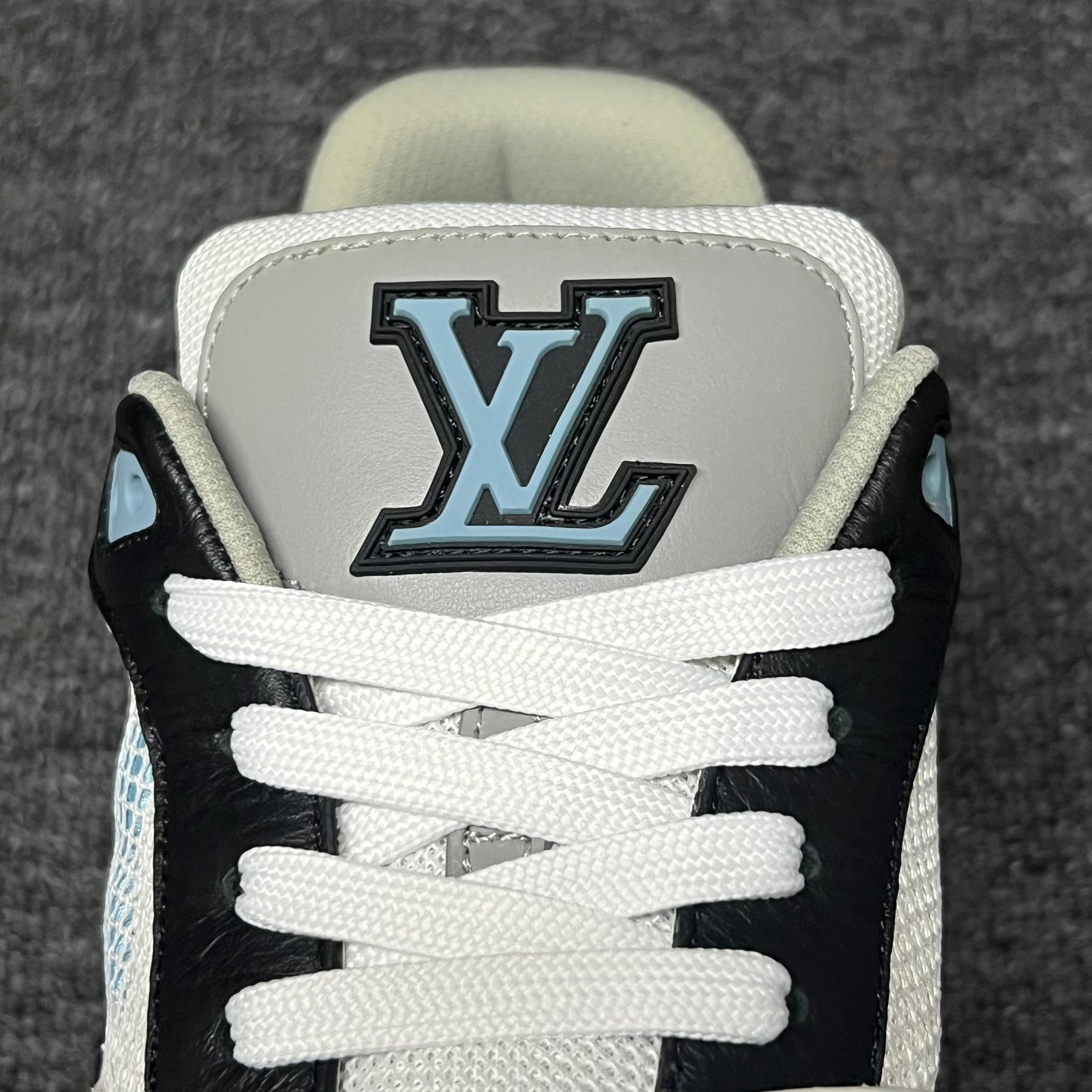 LOUIS VUITTON BOARD SKATES Gray-white-black