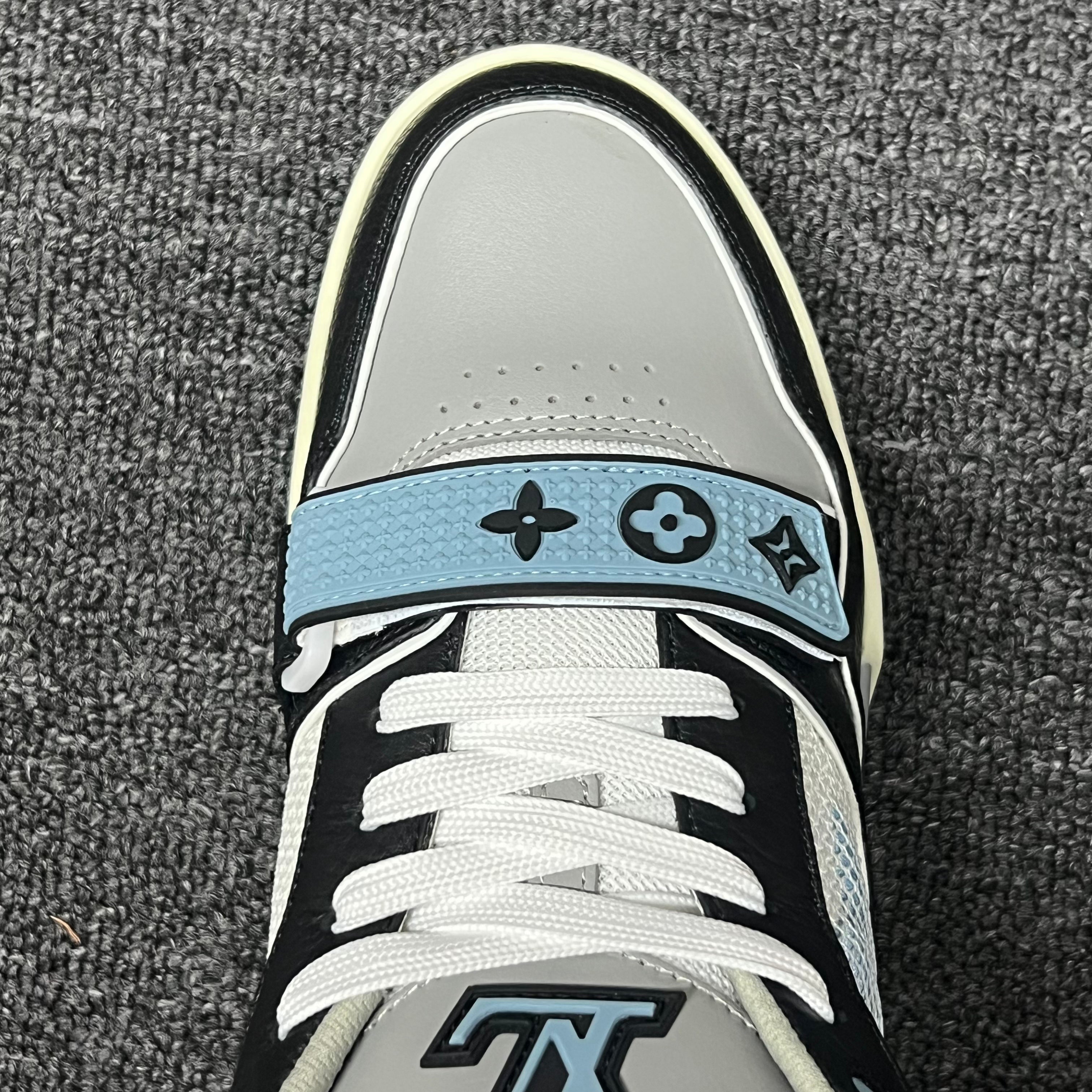 LOUIS VUITTON BOARD SKATES Gray-white-black