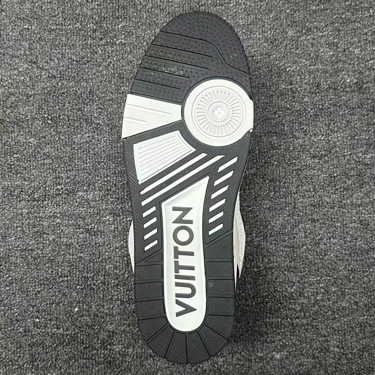 LOUIS VUITTON BOARD SKATES White-black