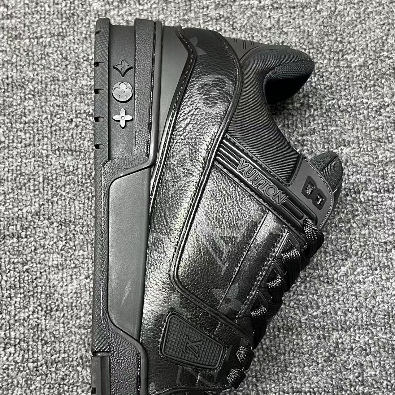 LOUIS VUITTON BOARD SKATES black
