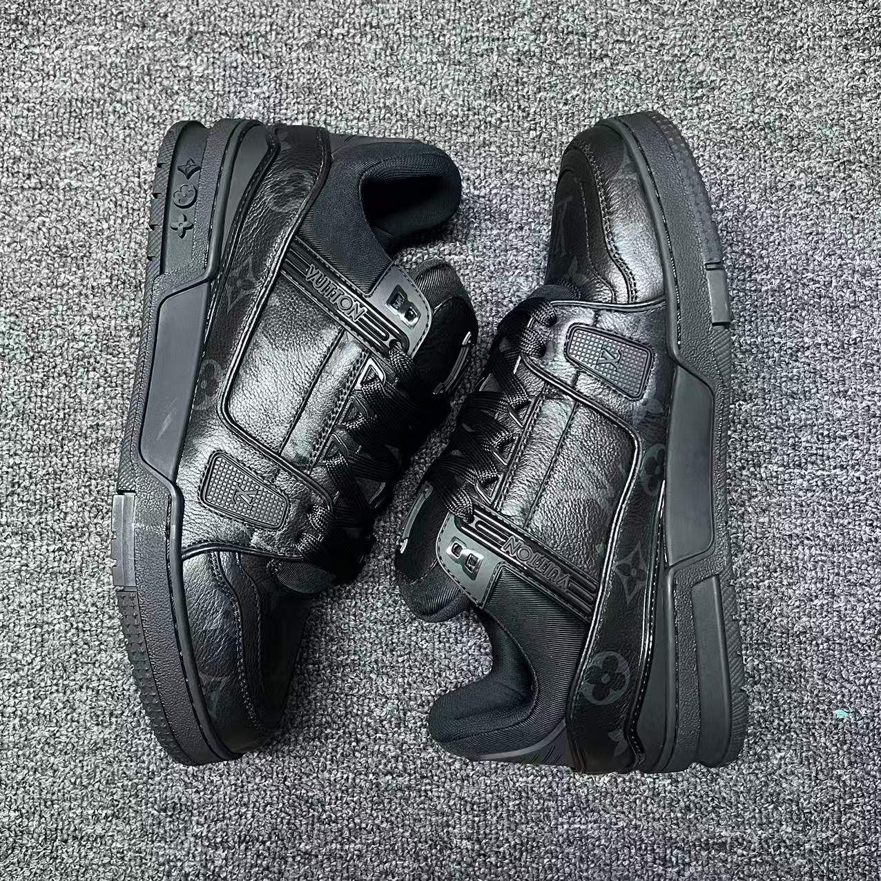 LOUIS VUITTON BOARD SKATES black