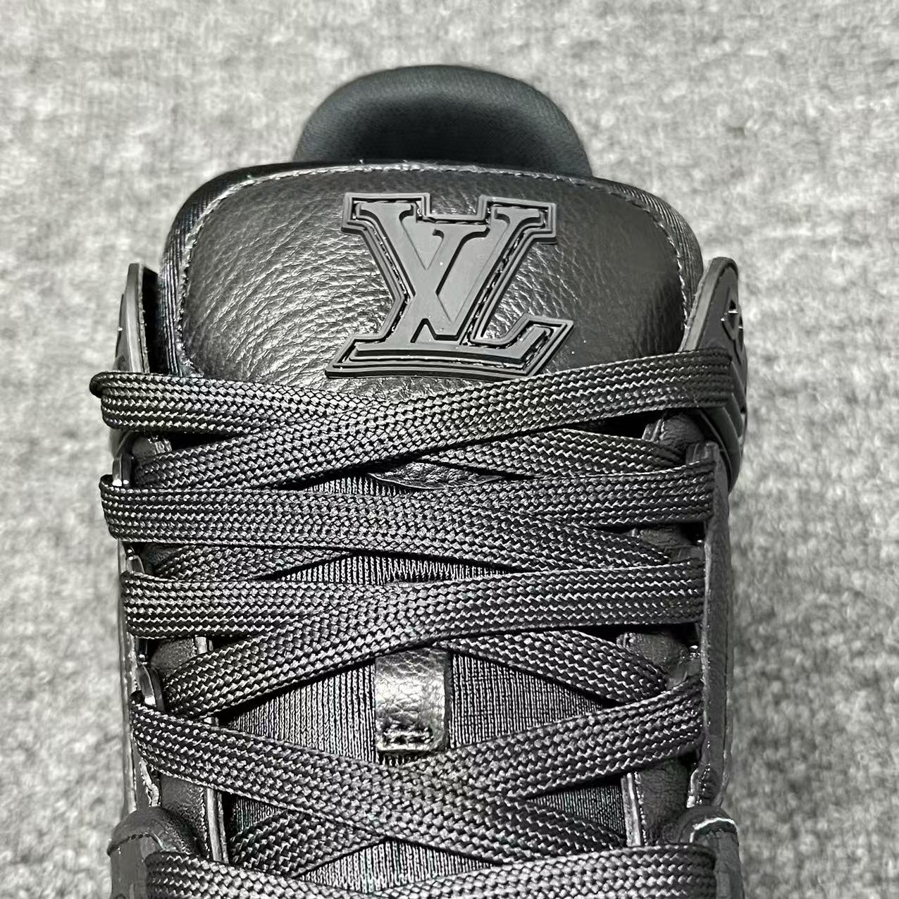 LOUIS VUITTON BOARD SKATES black