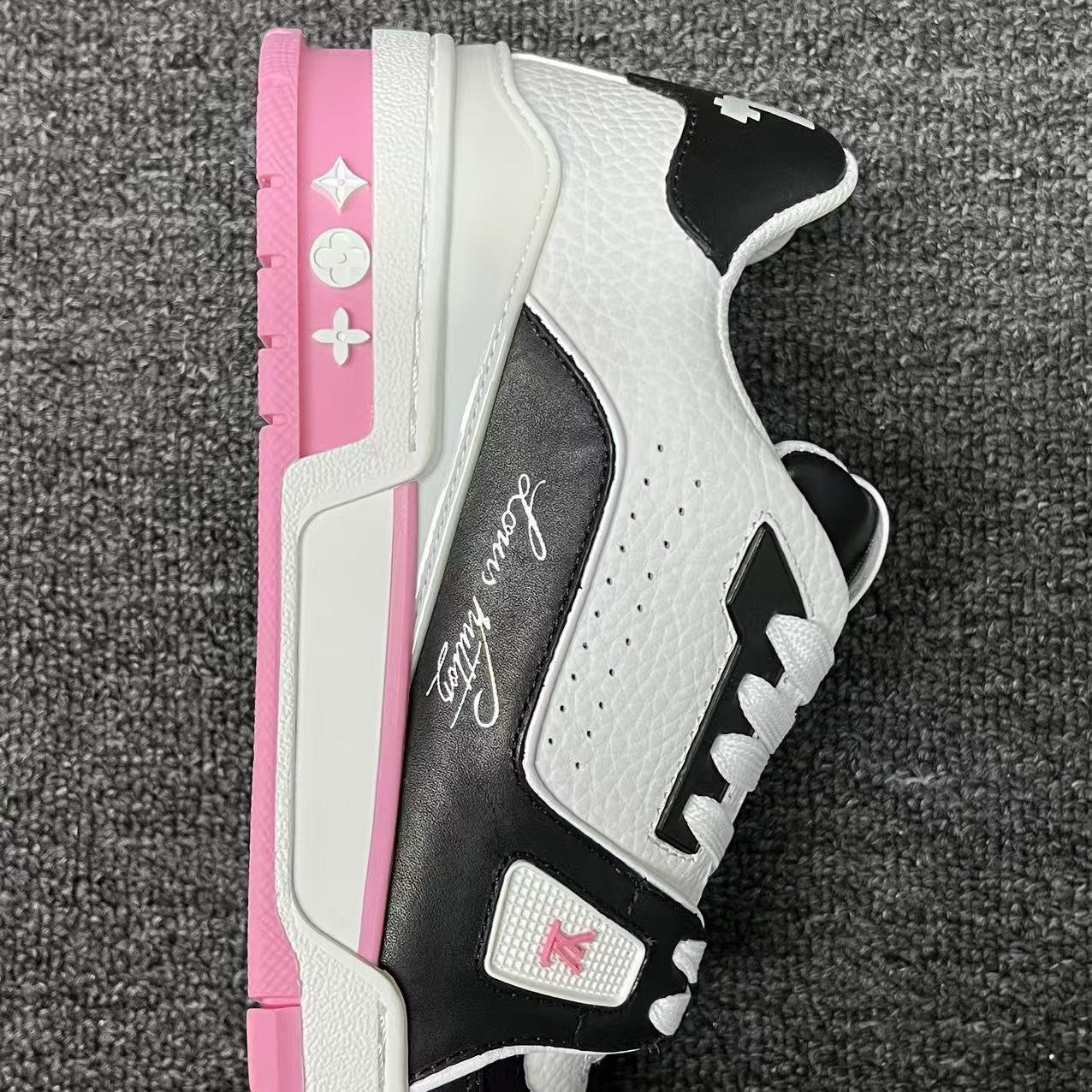 LOUIS VUITTON BOARD SKATES white and Powder