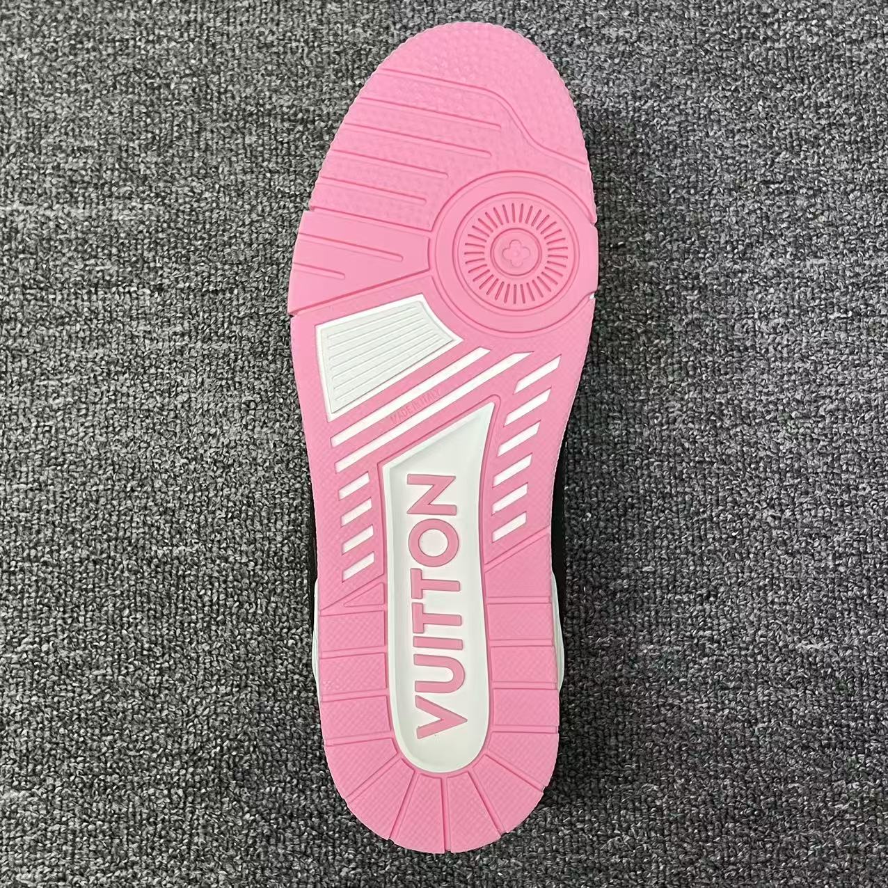 LOUIS VUITTON BOARD SKATES white and Powder