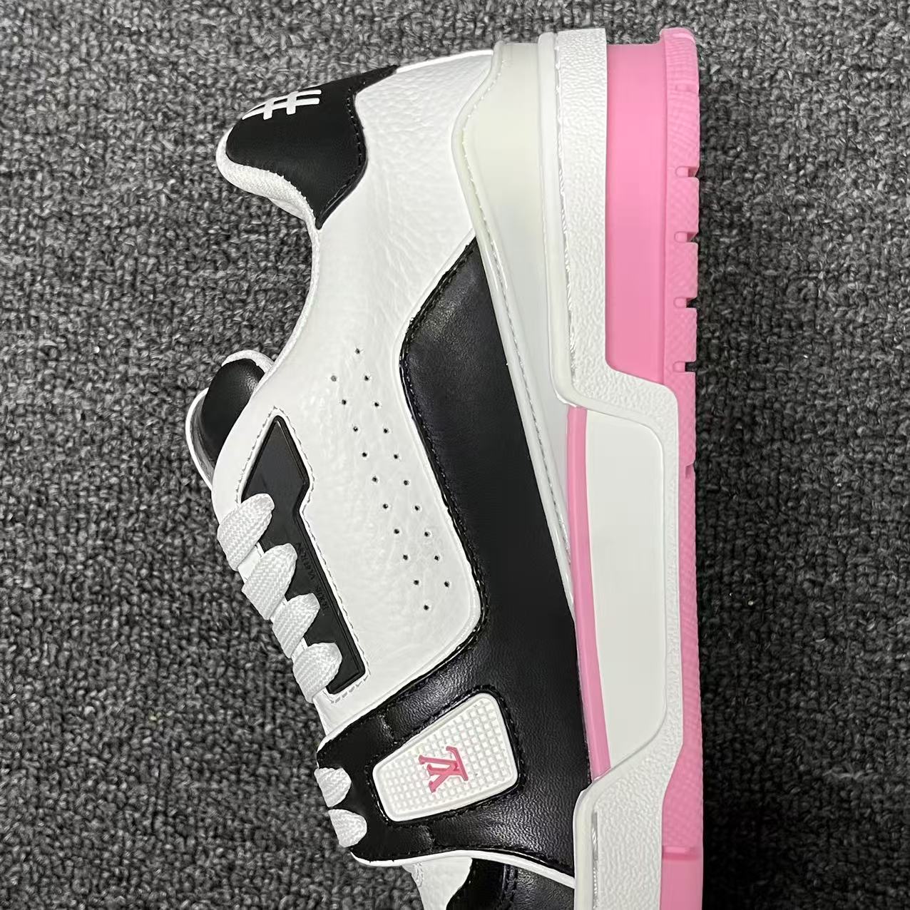 LOUIS VUITTON BOARD SKATES white and Powder