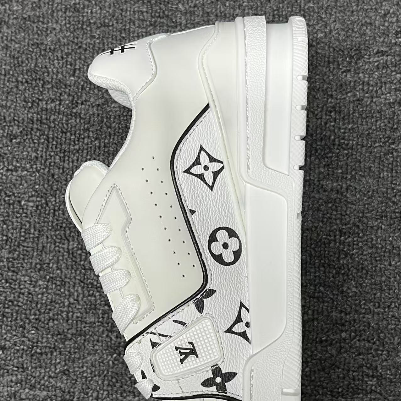 LOUIS VUITTON BOARD SKATES white Full print