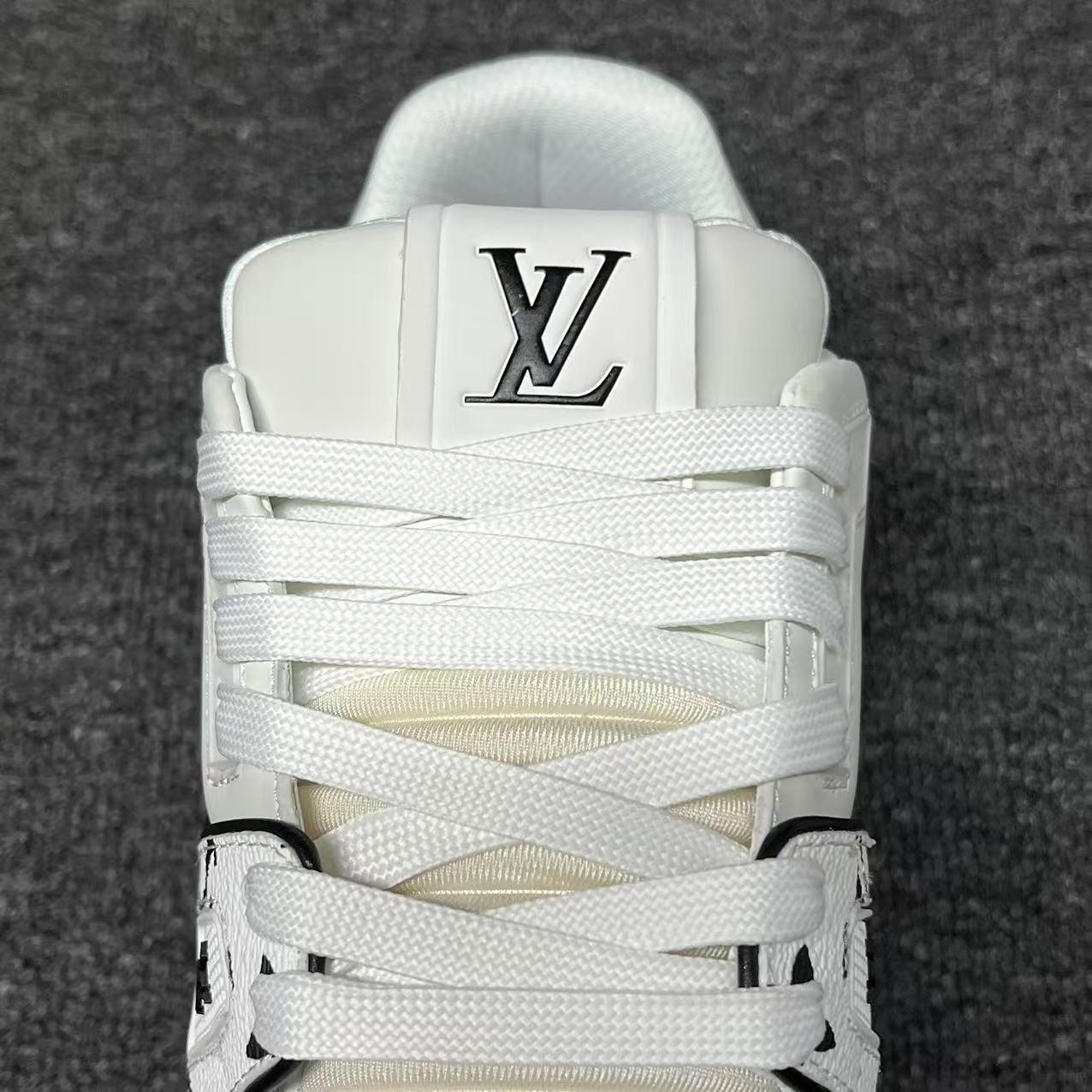 LOUIS VUITTON BOARD SKATES white Full print