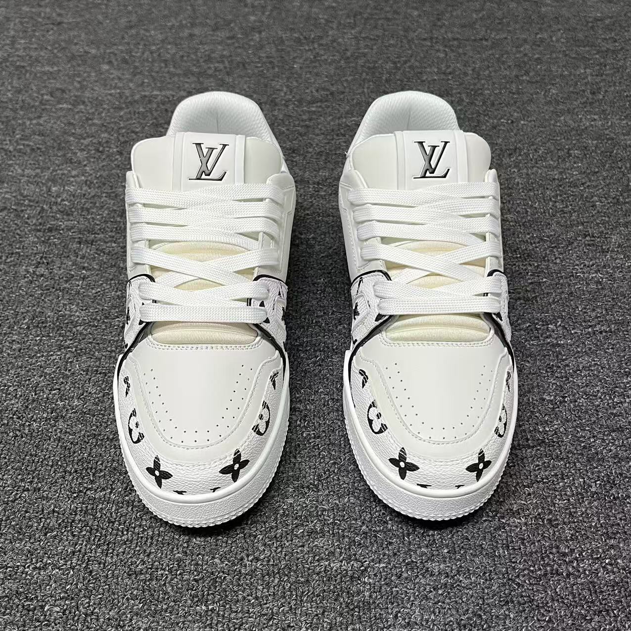 LOUIS VUITTON BOARD SKATES white Full print