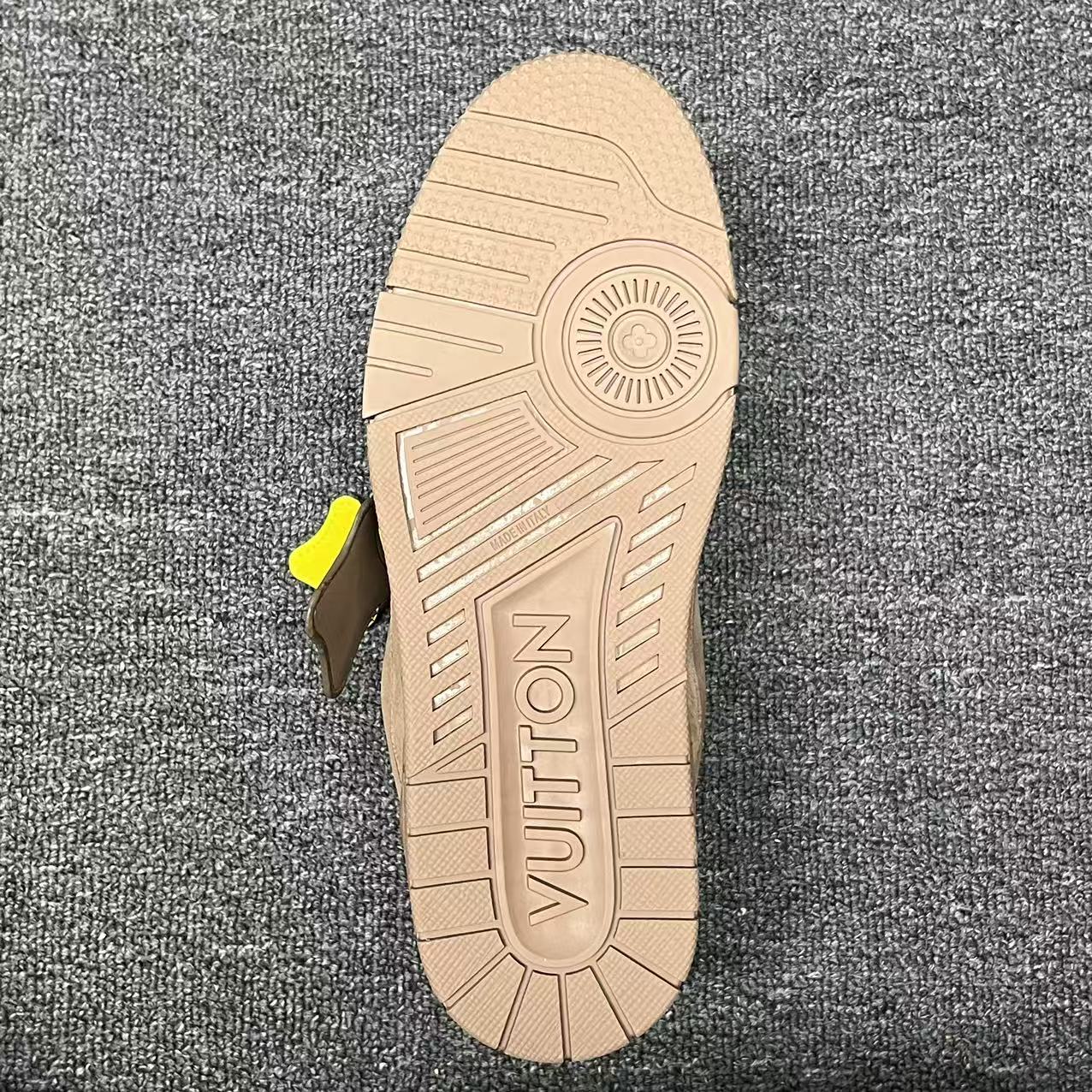 LOUIS VUITTON BOARD SKATES Light brown