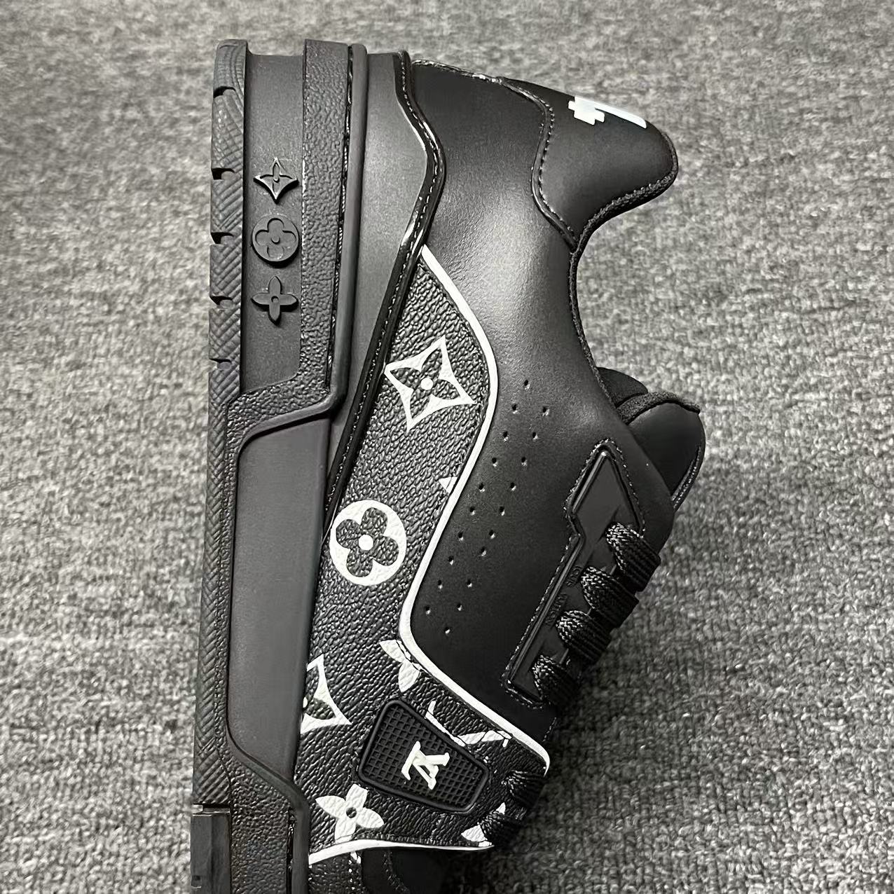 LOUIS VUITTON BOARD SKATES black and white