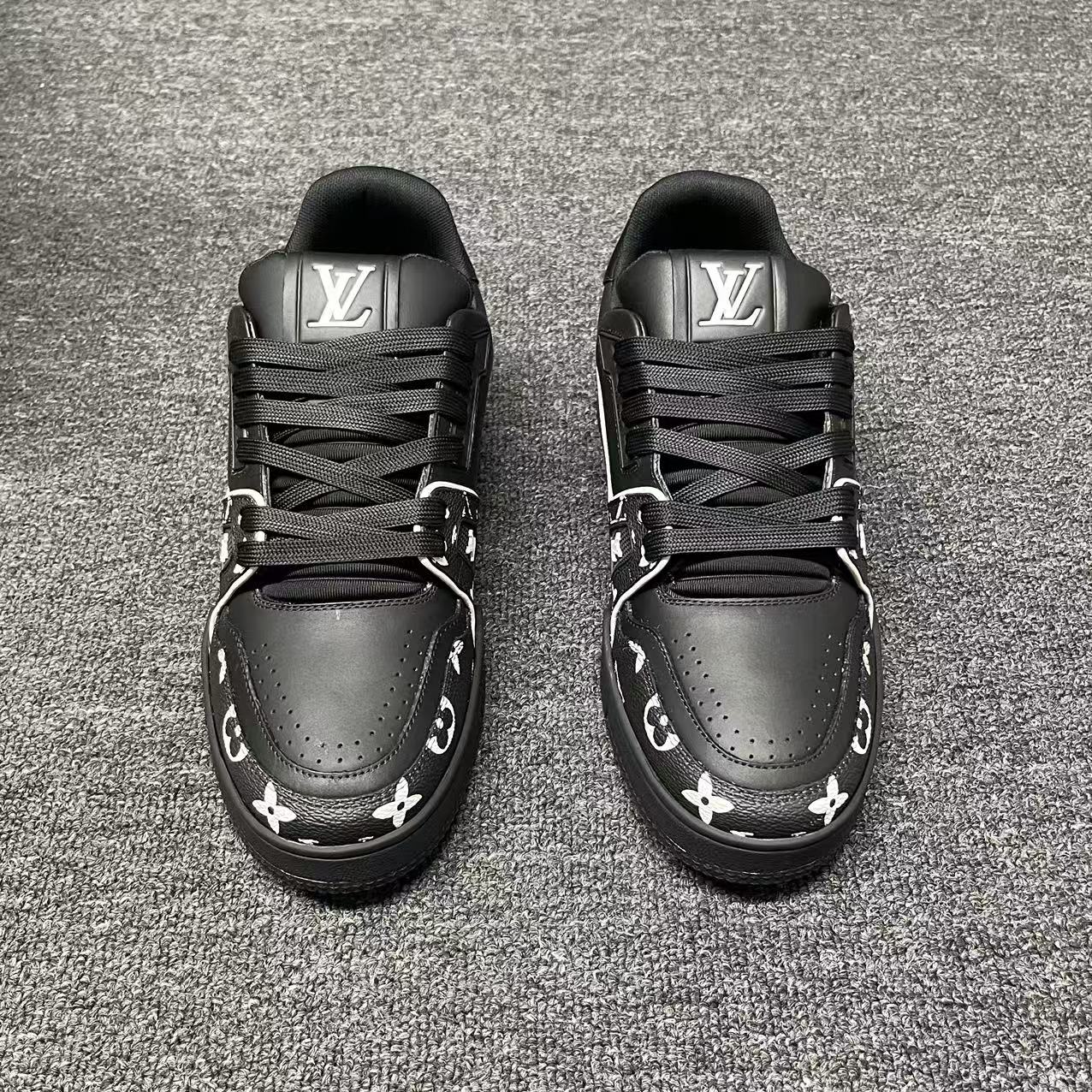 LOUIS VUITTON BOARD SKATES black and white