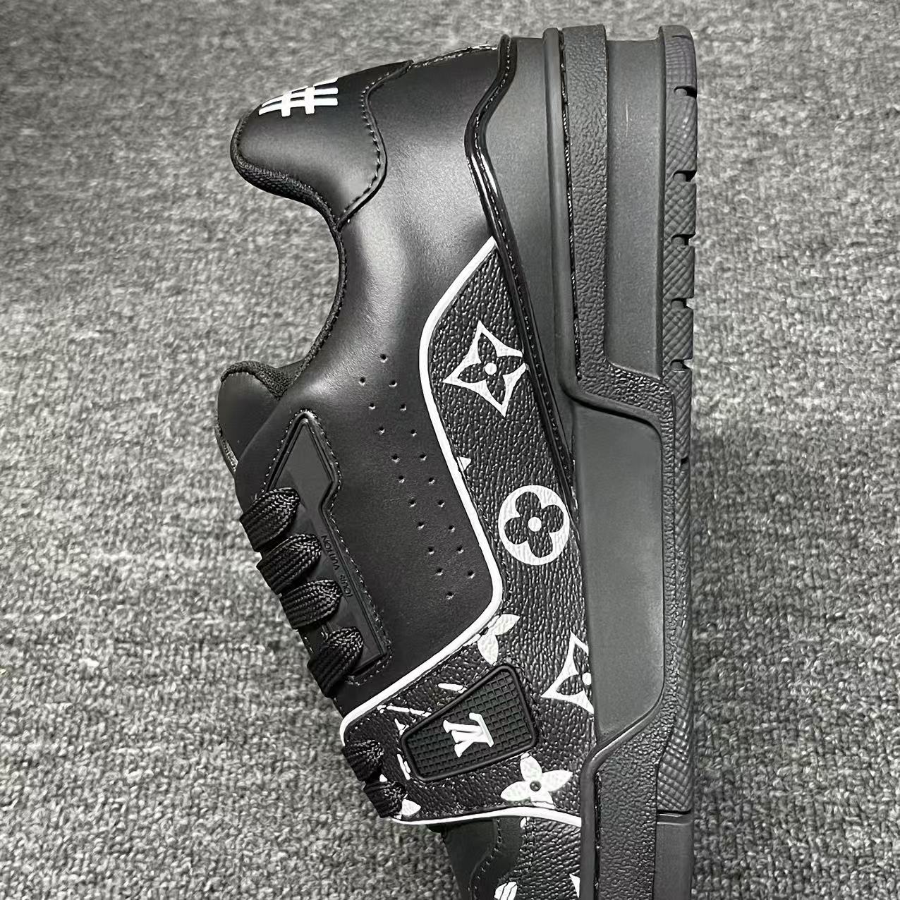 LOUIS VUITTON BOARD SKATES black and white