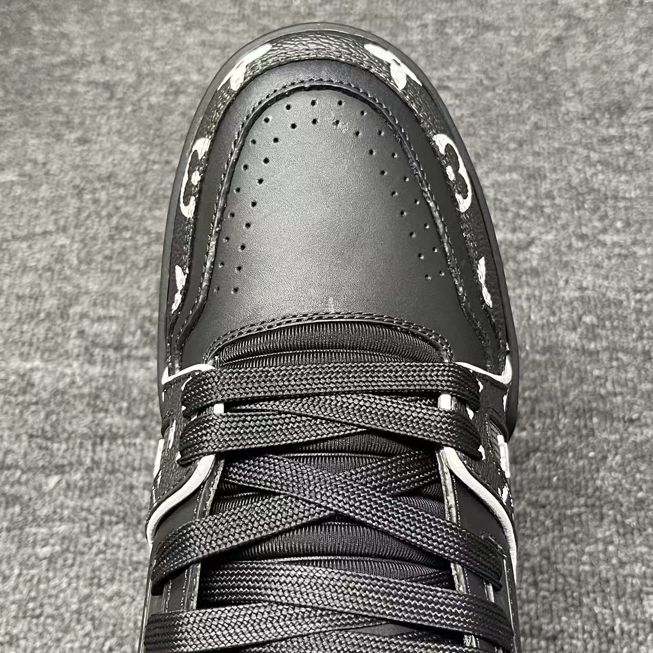 LOUIS VUITTON BOARD SKATES black and white