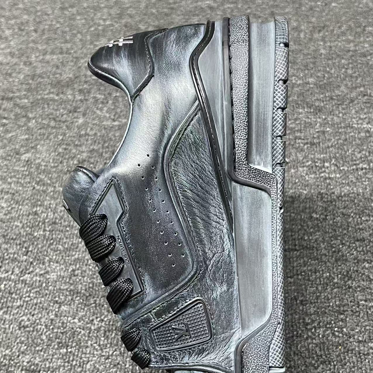 LOUIS VUITTON BOARD SKATES Aged black