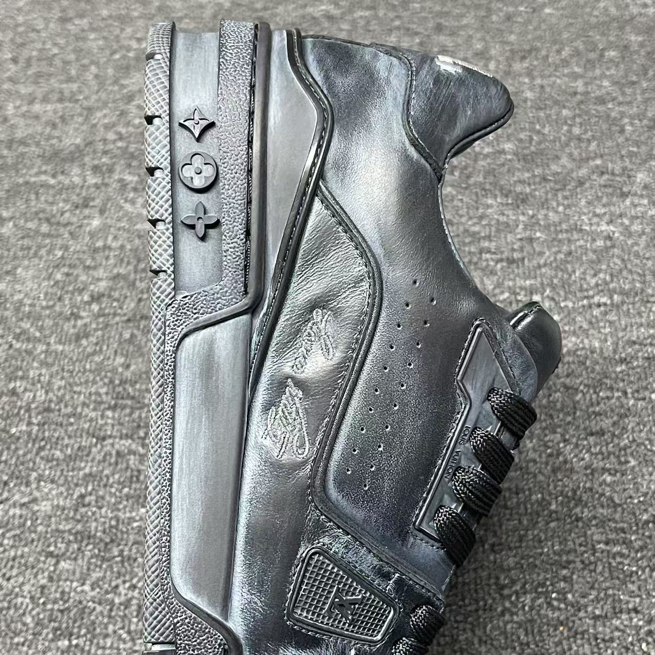 LOUIS VUITTON BOARD SKATES Aged black