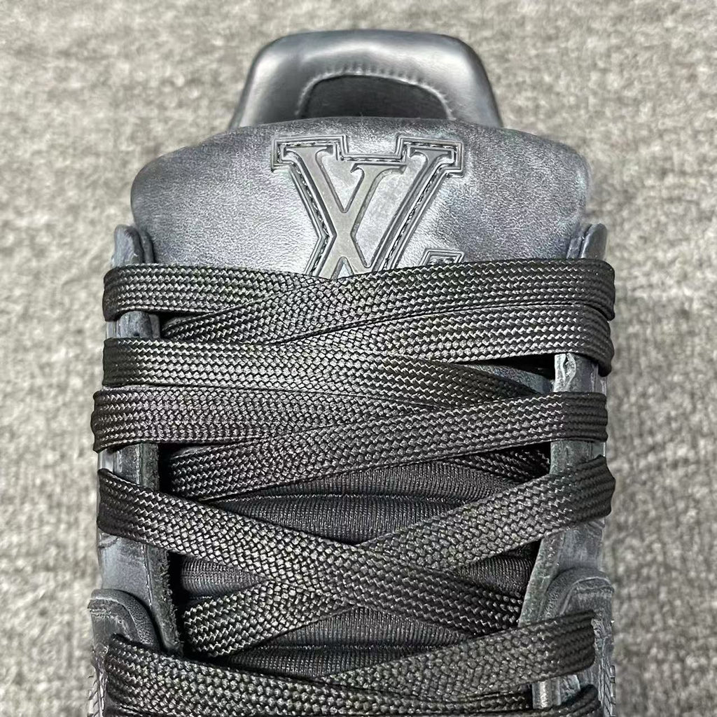 LOUIS VUITTON BOARD SKATES Aged black