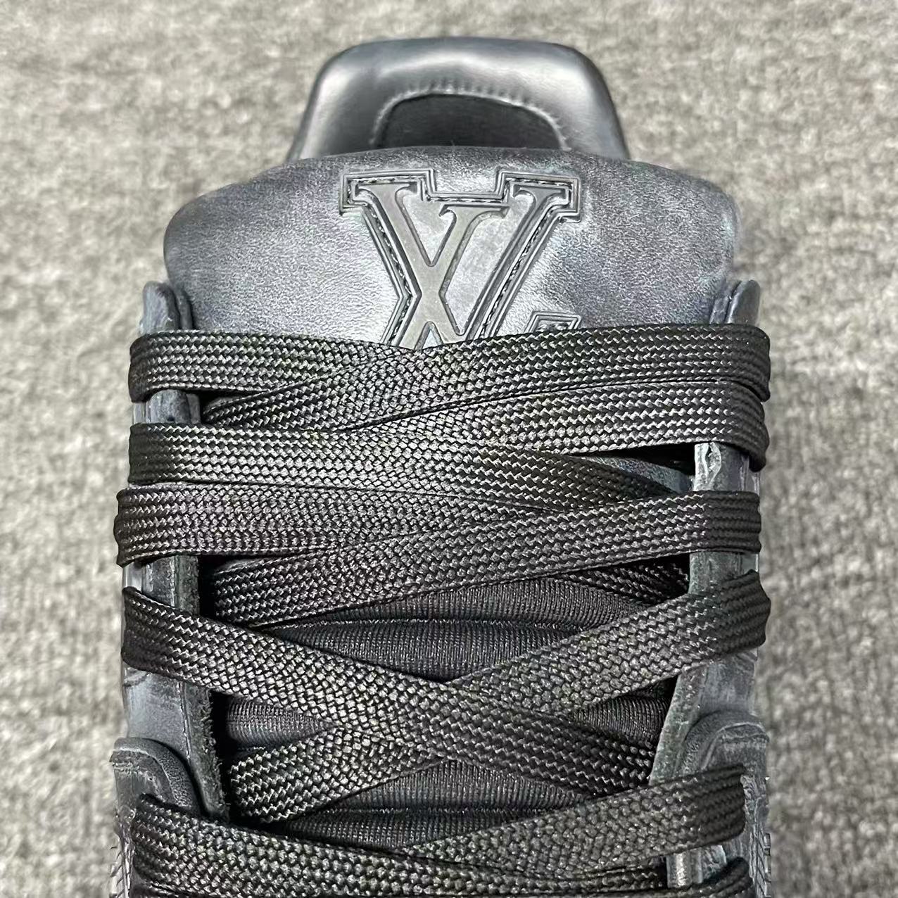 LOUIS VUITTON BOARD SKATES Aged black