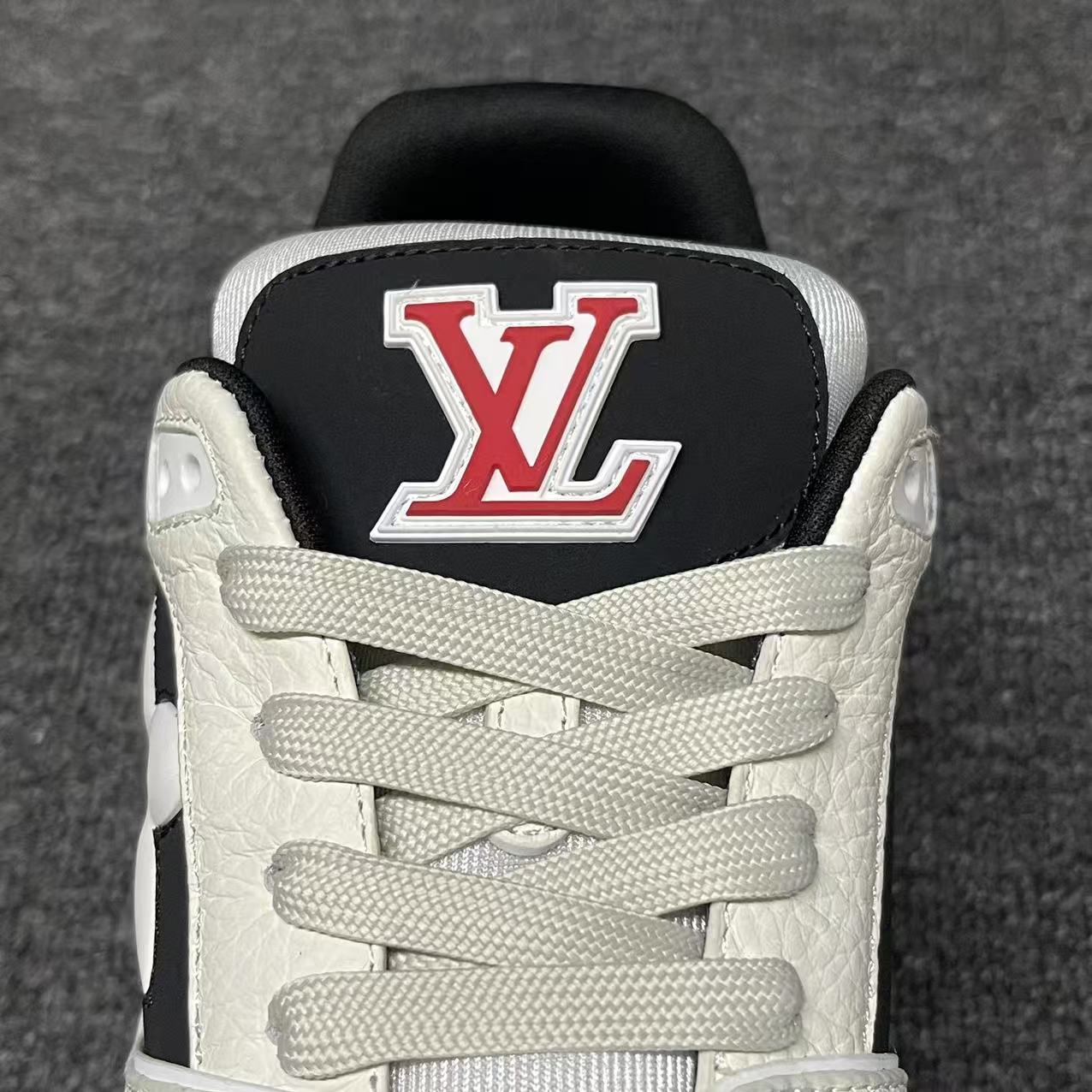 LOUIS VUITTON BOARD SKATES black and white