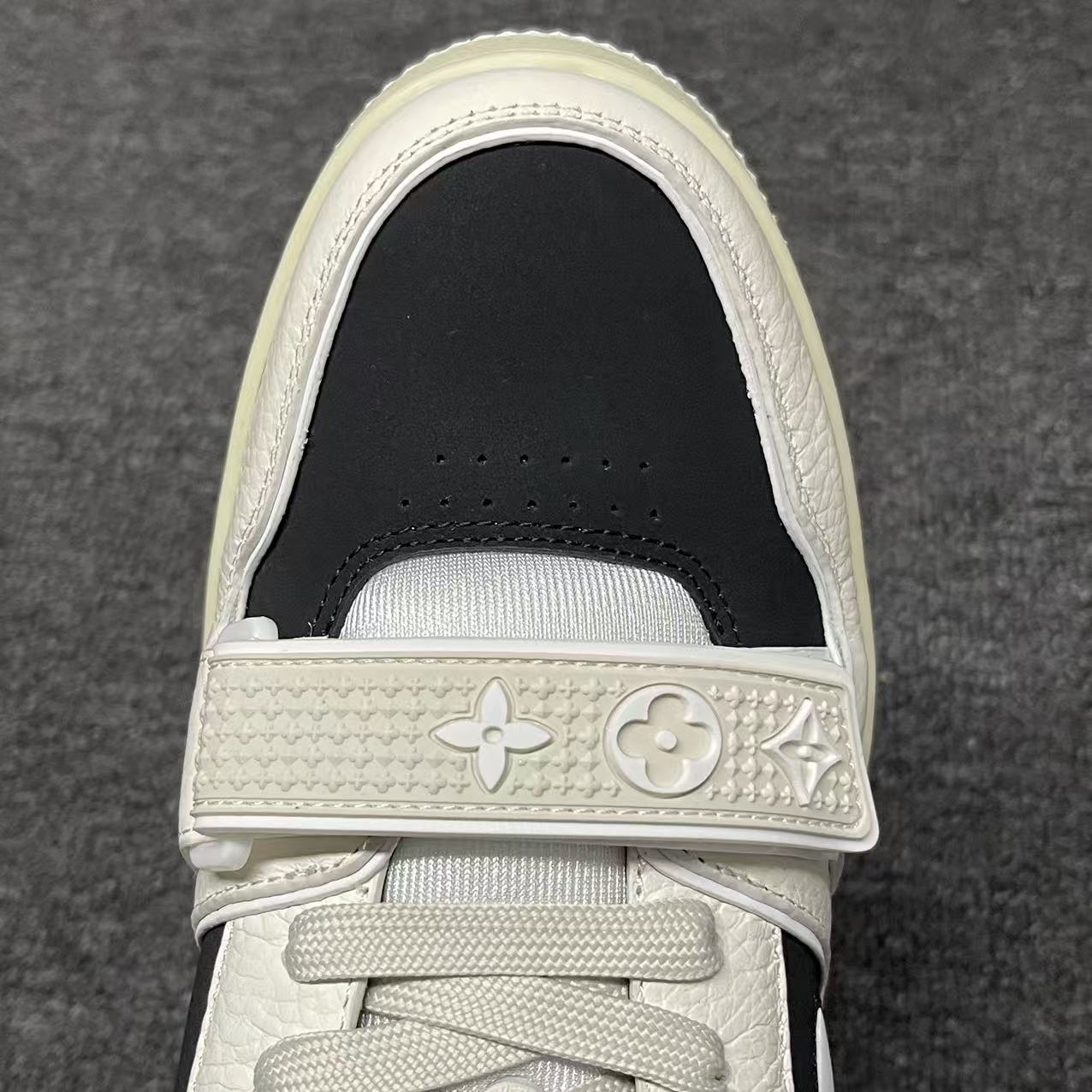 LOUIS VUITTON BOARD SKATES black and white