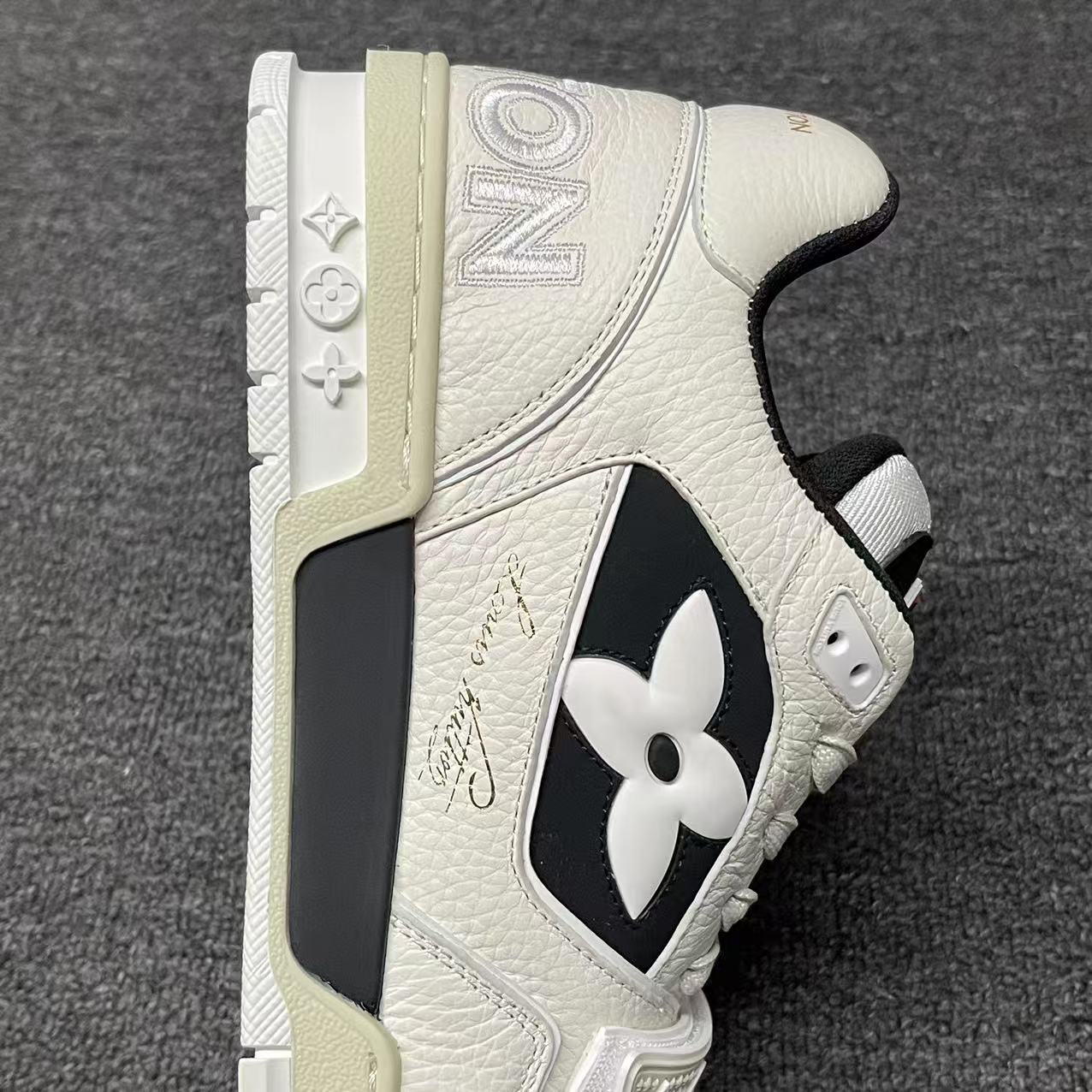 LOUIS VUITTON BOARD SKATES black and white