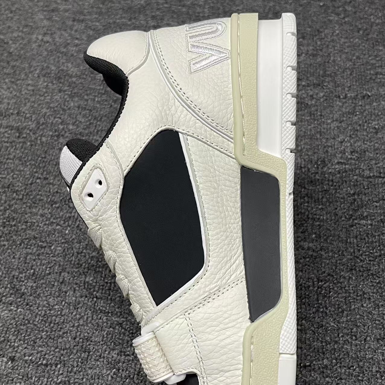 LOUIS VUITTON BOARD SKATES black and white