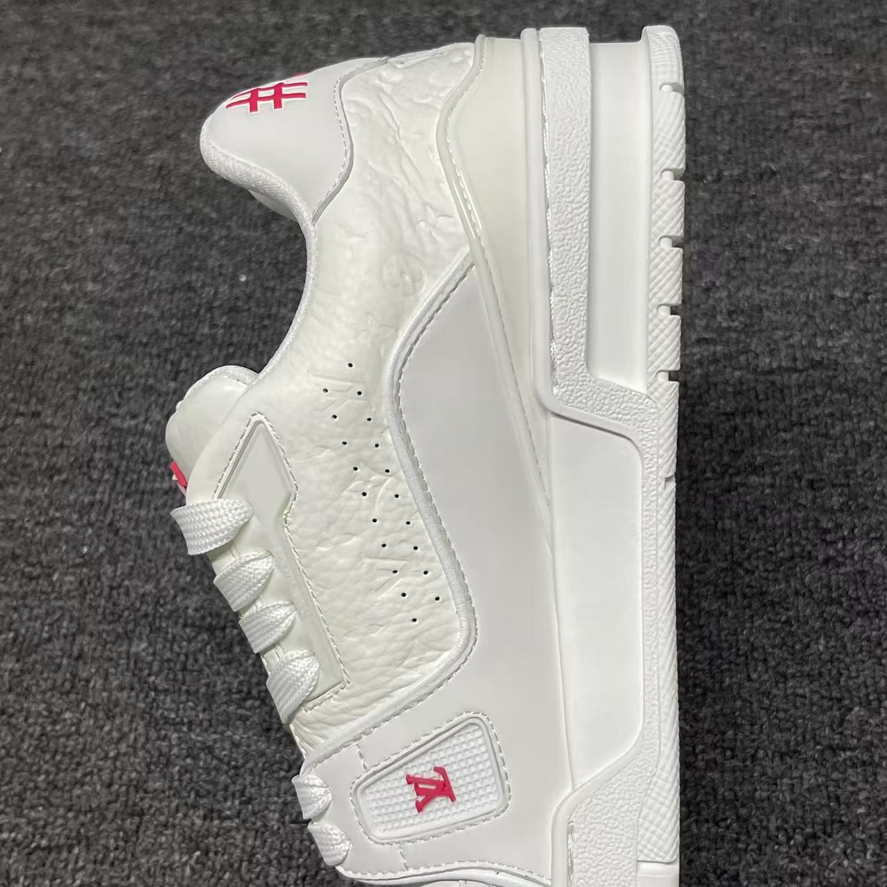 LOUIS VUITTON BOARD SKATES Powder and white