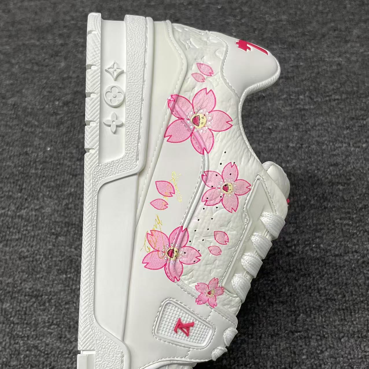 LOUIS VUITTON BOARD SKATES Powder and white